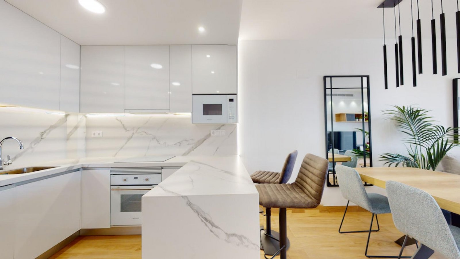 <p>Apartment with garden provided with 2 Bedrooms and 2 Bathrooms, communal swimming pool and optional underground parking space. </p><p>Modern apa...