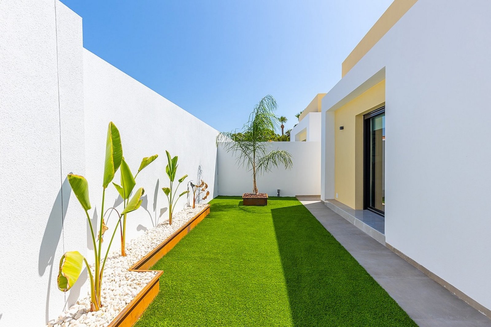 <p>Villa provided with 3 Bedrooms and 2 Bathrooms, private swimming pool and parking space on own plot. </p><p>Single storey villas with private po...