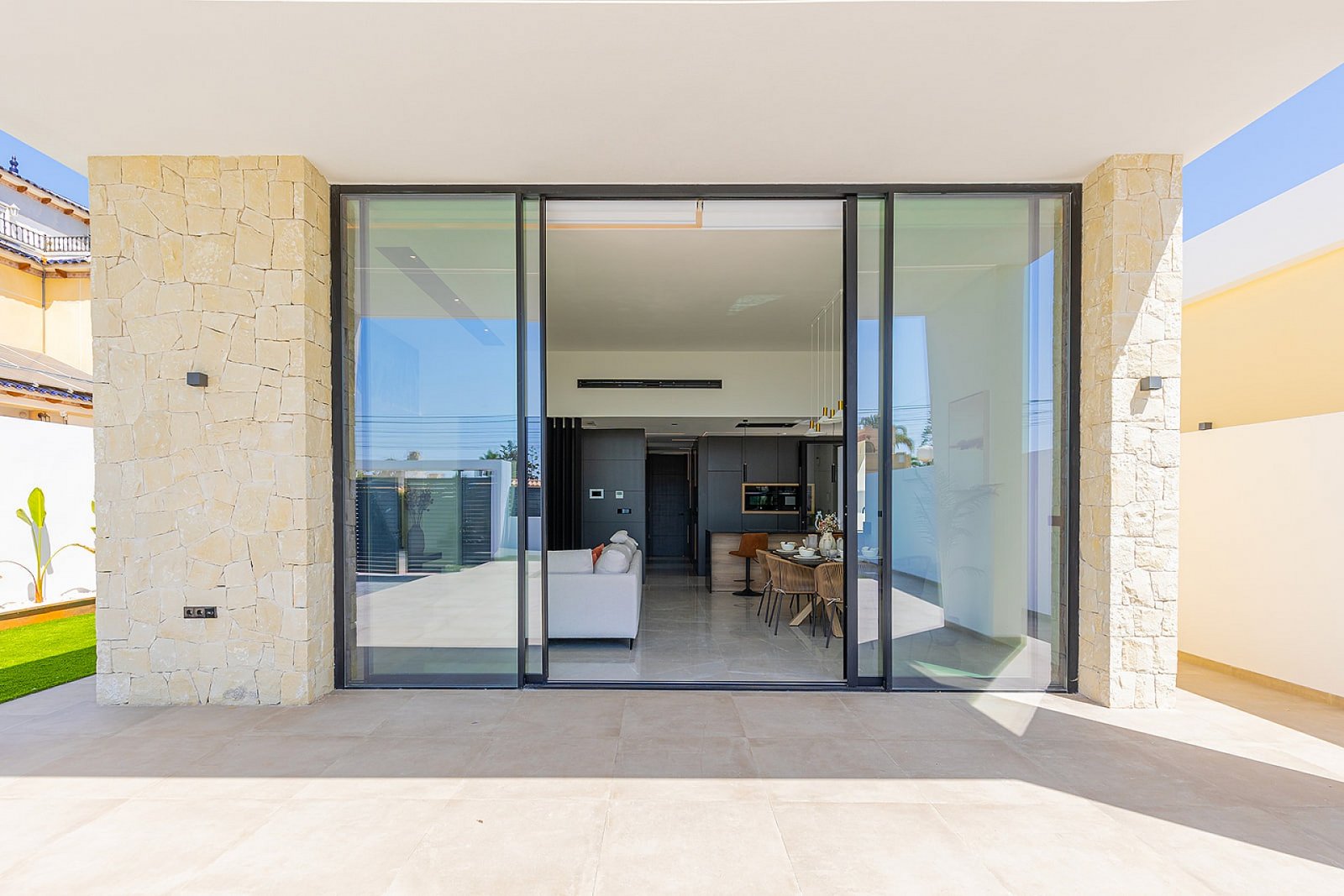 <p>Villa provided with 3 Bedrooms and 2 Bathrooms, private swimming pool and parking space on own plot. </p><p>Single storey villas with private po...