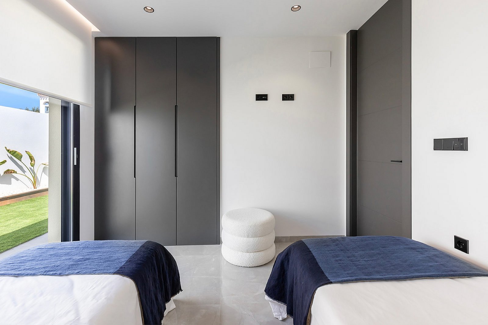 <p>Villa provided with 3 Bedrooms and 2 Bathrooms, private swimming pool and parking space on own plot. </p><p>Single storey villas with private po...