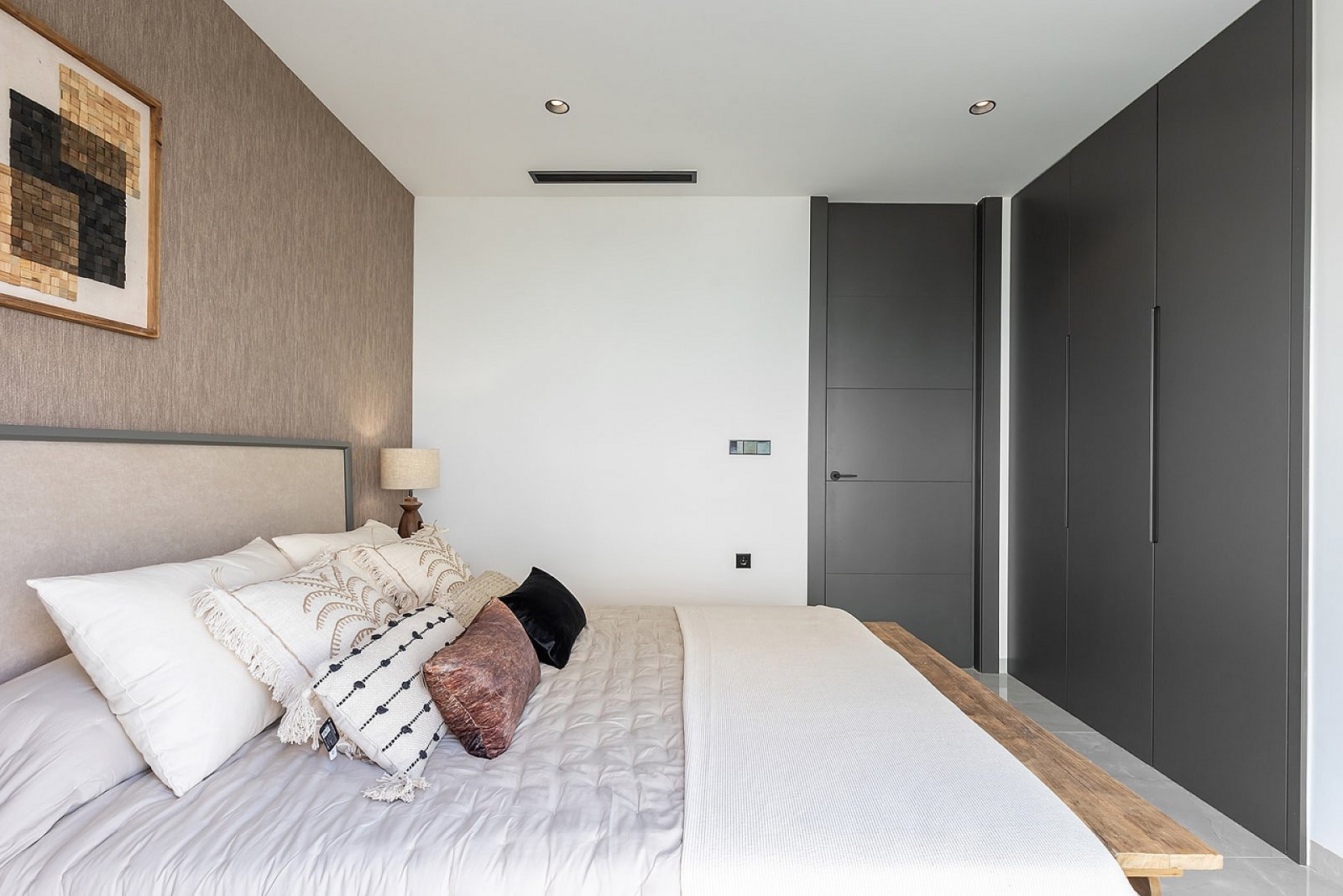 <p>Villa provided with 3 Bedrooms and 2 Bathrooms, private swimming pool and parking space on own plot. </p><p>Single storey villas with private po...