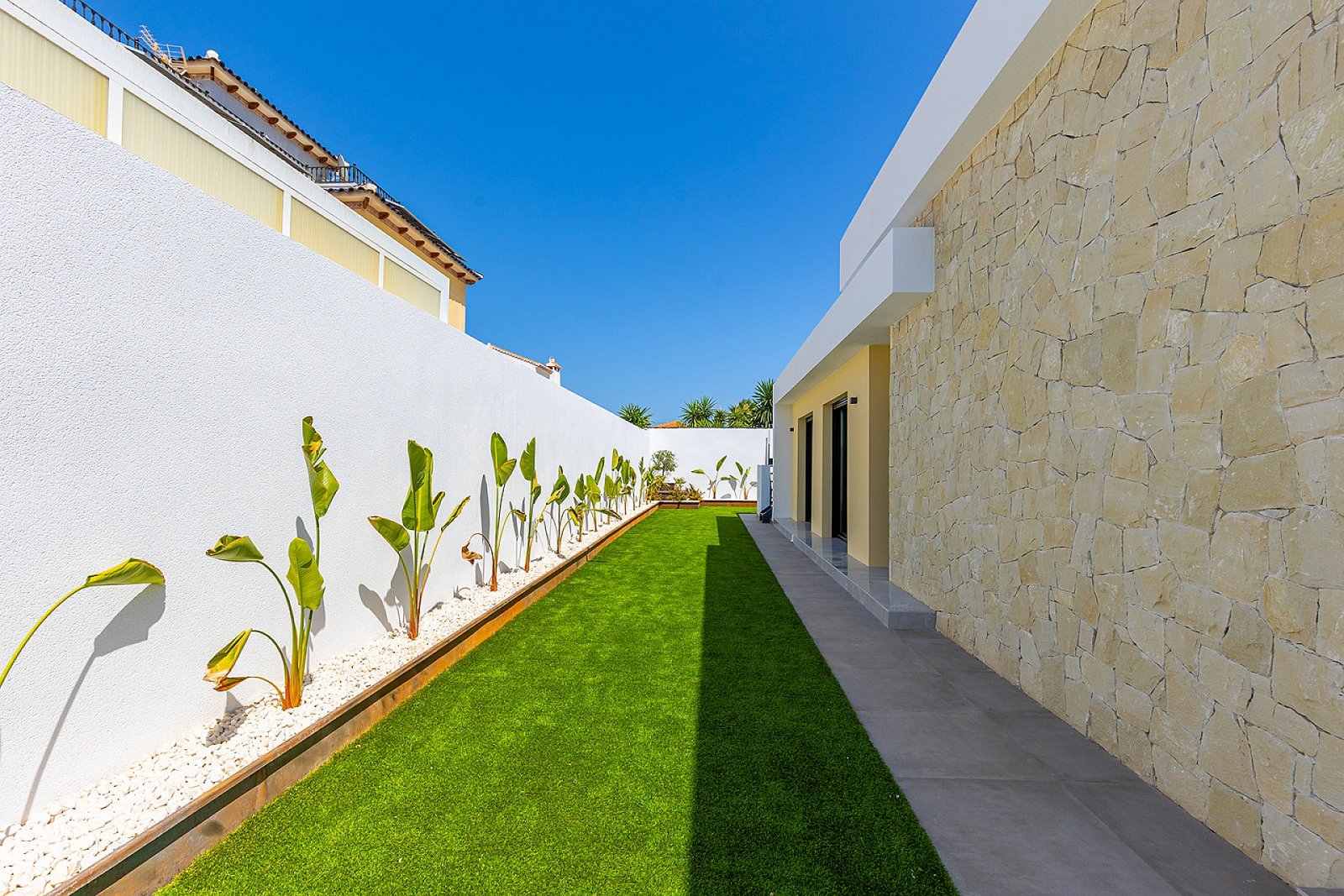 <p>Villa provided with 3 Bedrooms and 2 Bathrooms, private swimming pool and parking space on own plot. </p><p>Single storey villas with private po...