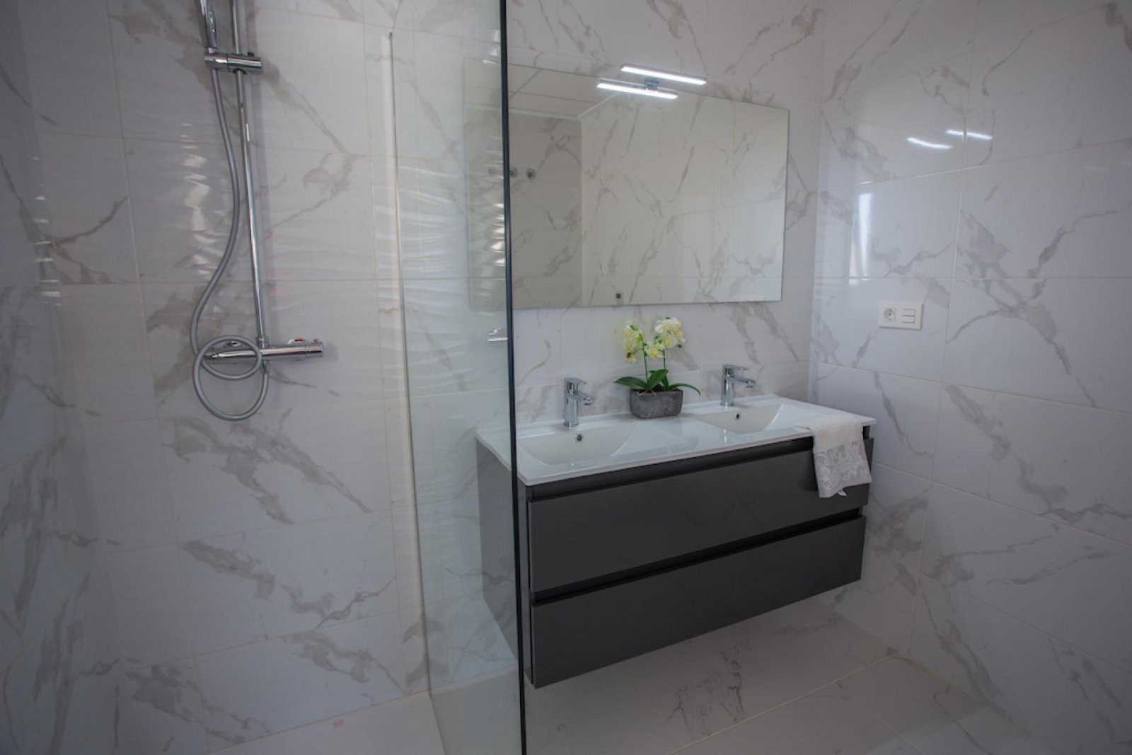 <p>Villa provided with 3 Bedrooms and 2 Bathrooms, optional swimming pool and parking space on own plot. </p><p>Discover these beautiful detached v...