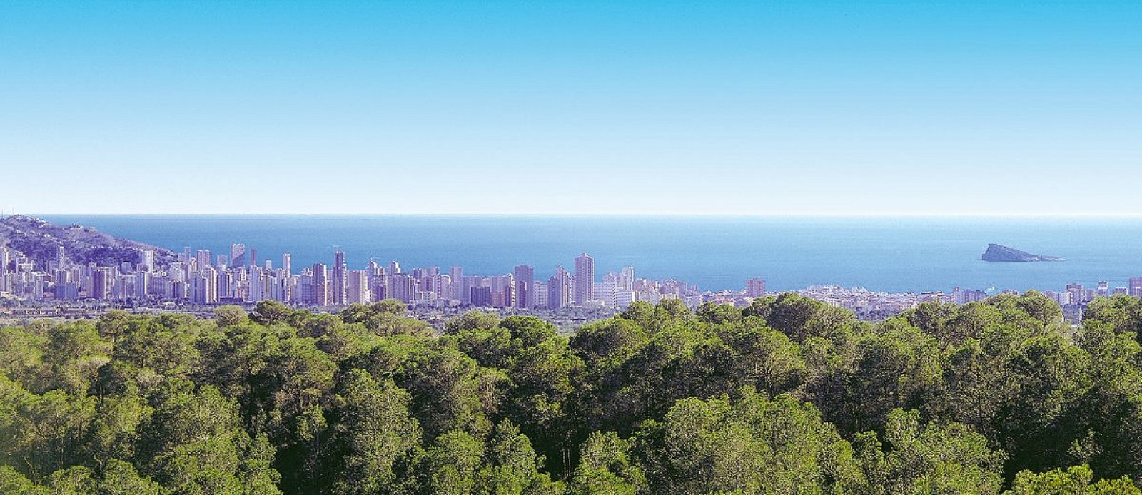 <p>Villa provided with 4 Bedrooms and 4 Bathrooms, private swimming pool and parking space on own plot. </p>