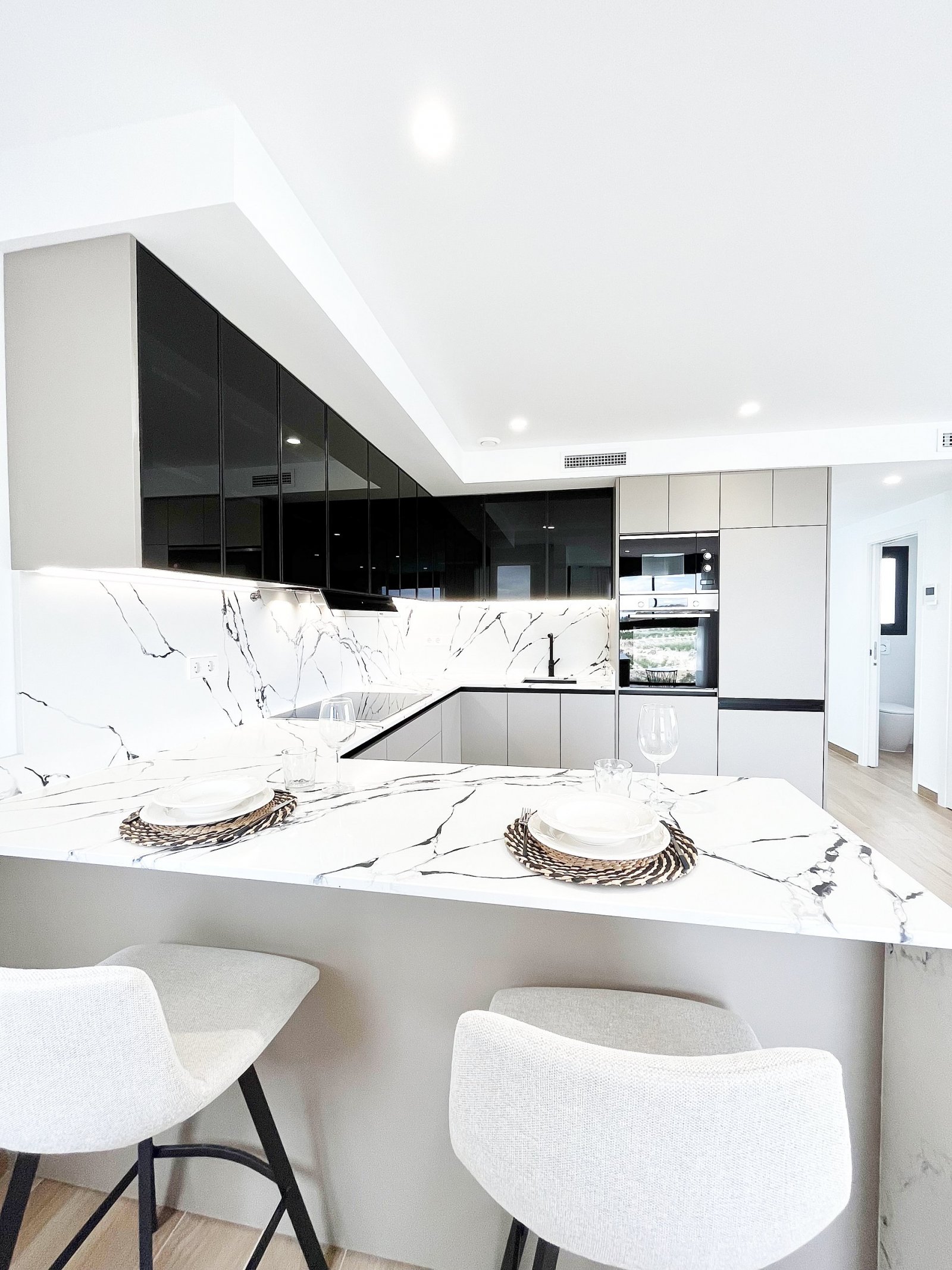 <p>Villa with basement provided with 3 Bedrooms and 2 Bathrooms, private swimming pool and parking space on own plot. </p>