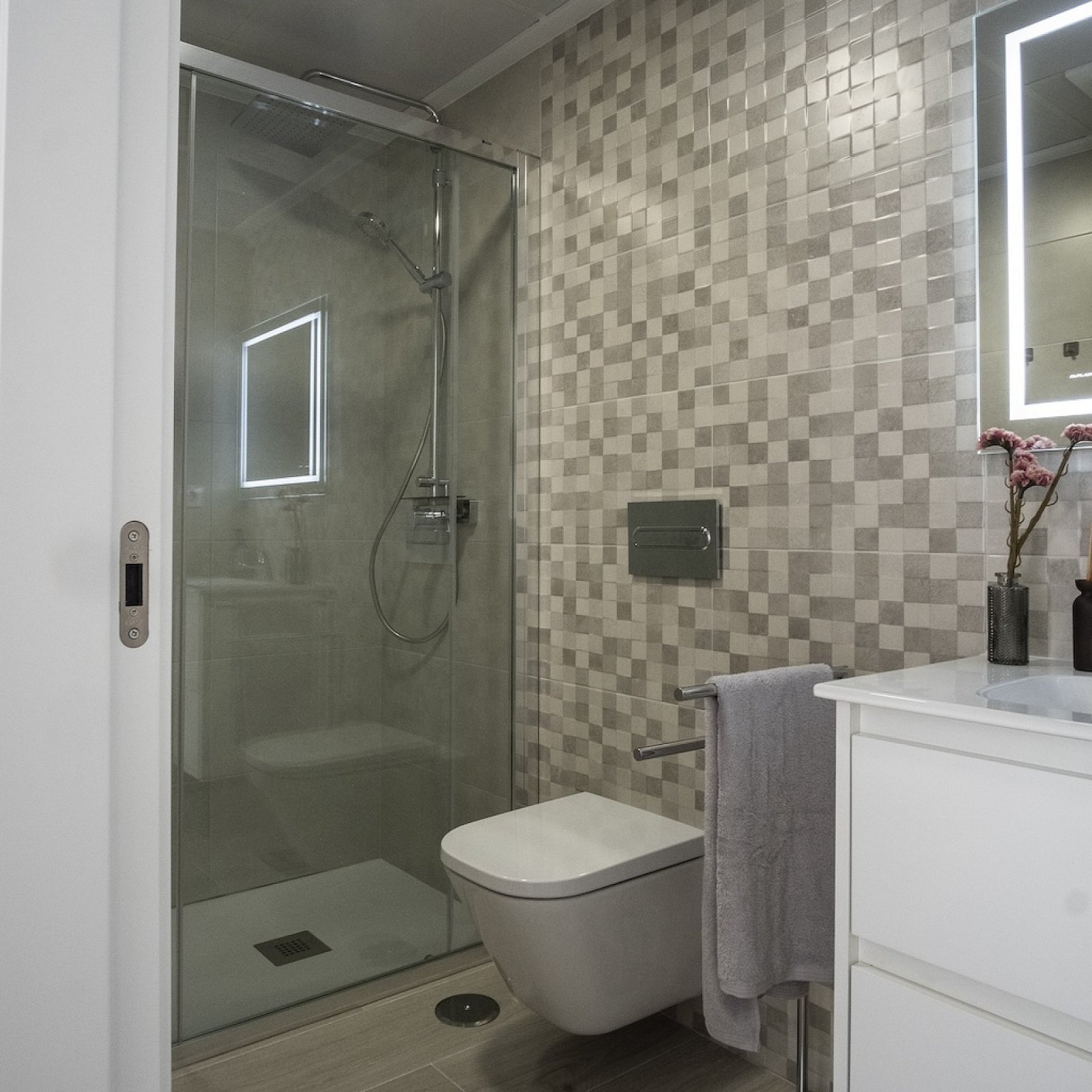 <p>Villa provided with 3 Bedrooms and 2 Bathrooms, private swimming pool and parking space on own plot. </p><p>Residencial Aire Limpio III is a lux...