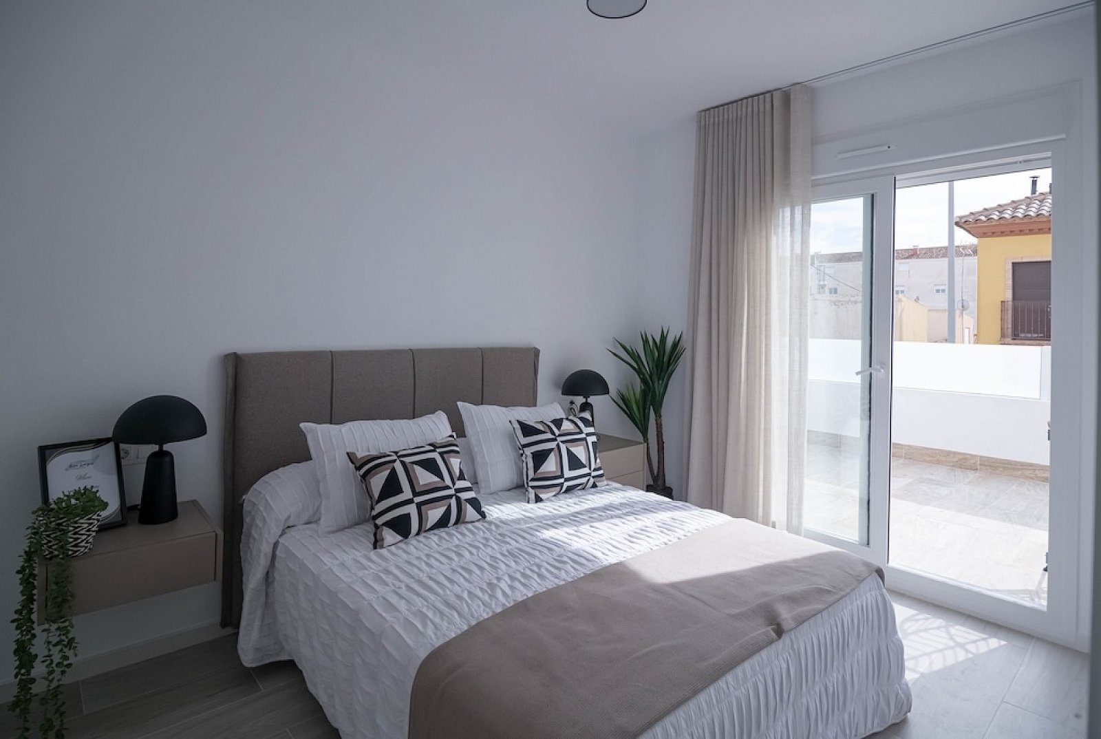 <p>Villa provided with 3 Bedrooms and 2 Bathrooms, private swimming pool and parking space on own plot. </p><p>Residencial Aire Limpio III is a lux...