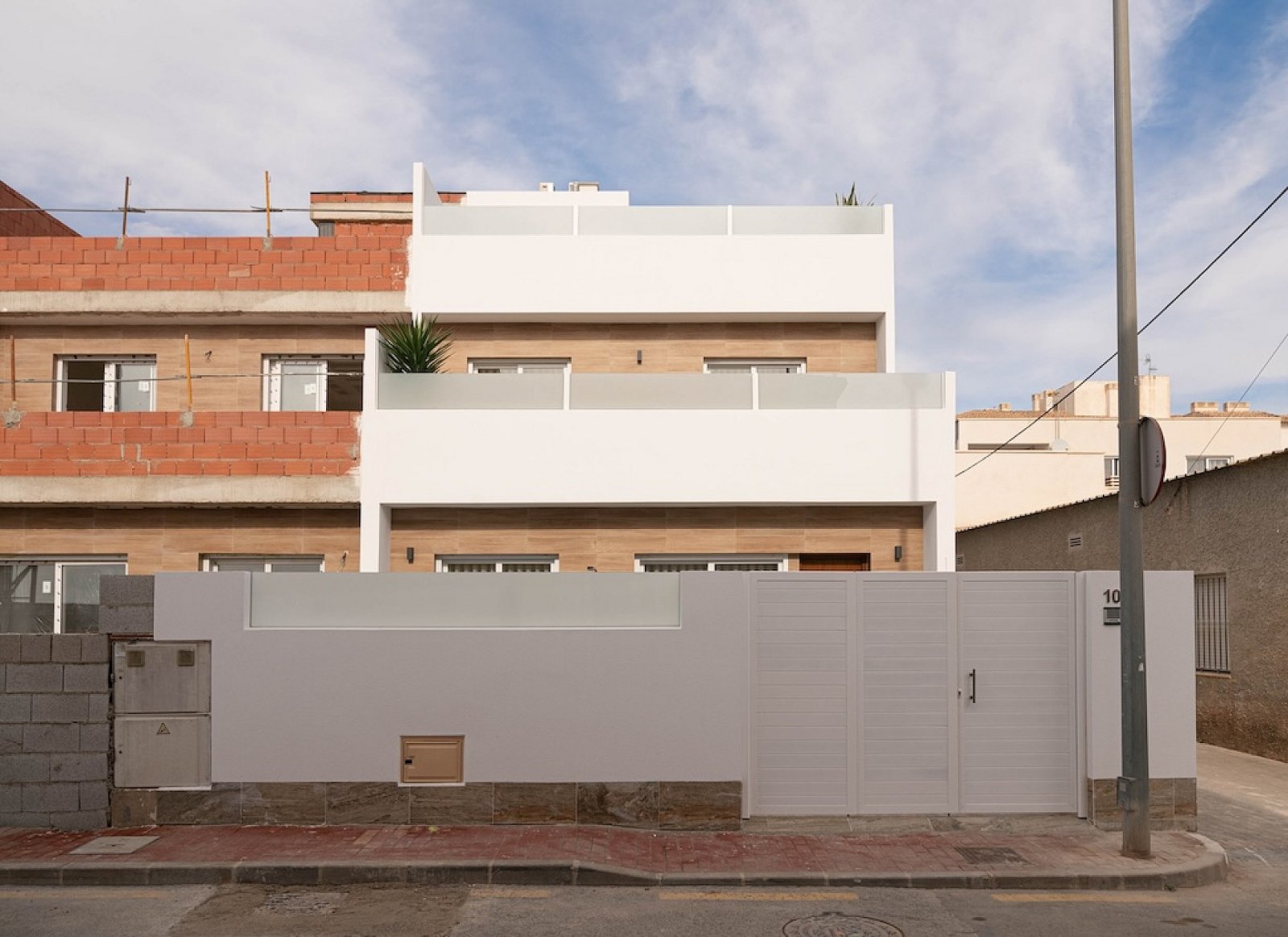 <p>Villa provided with 3 Bedrooms and 2 Bathrooms, private swimming pool and parking space on own plot. </p><p>Residencial Aire Limpio III is a lux...