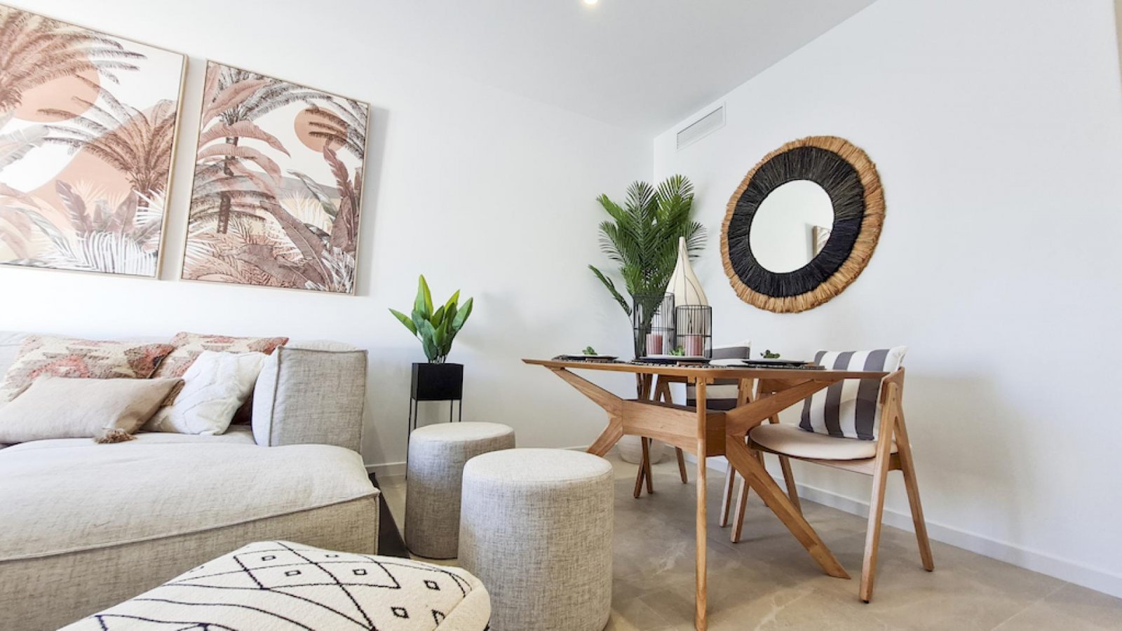 <p>Villa provided with 3 Bedrooms and 2 Bathrooms, private swimming pool and parking space on own plot. </p><p>Residencial Jacaranda is a luxury co...