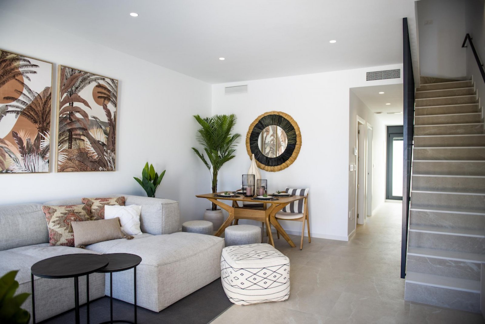 <p>Villa provided with 3 Bedrooms and 2 Bathrooms, private swimming pool and parking space on own plot. </p><p>Residencial Jacaranda is a luxury co...