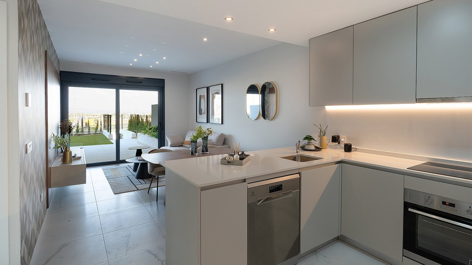 Sonnige Terrassenwohnung mit Gemeinschaftspool