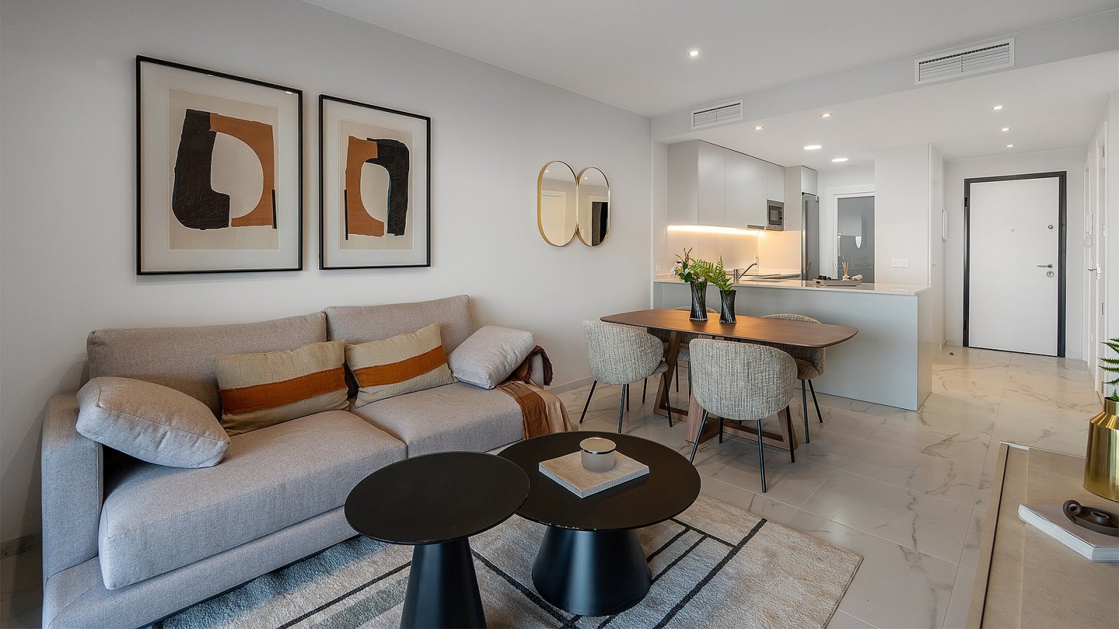 Sonnige Terrassenwohnung mit Gemeinschaftspool