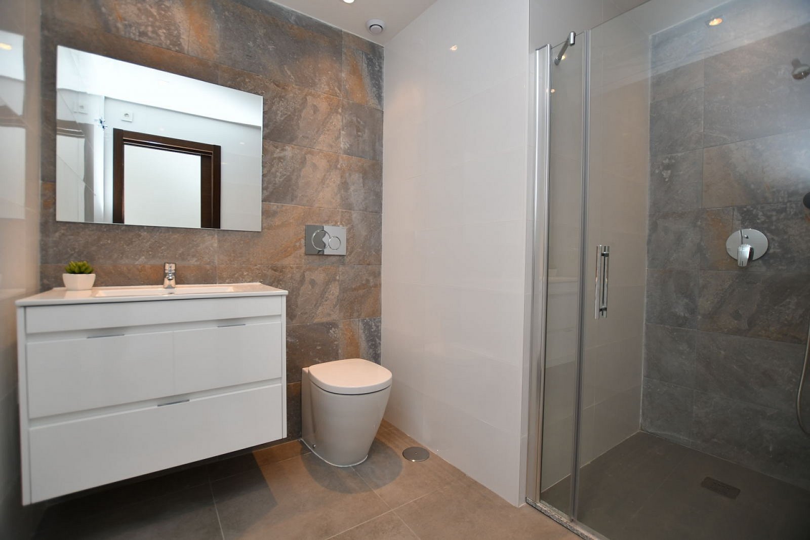 <p>Apartment with garden provided with 2 Bedrooms and 2 Bathrooms, communal swimming pool and parking spot. </p><p>An exclusive new development in ...