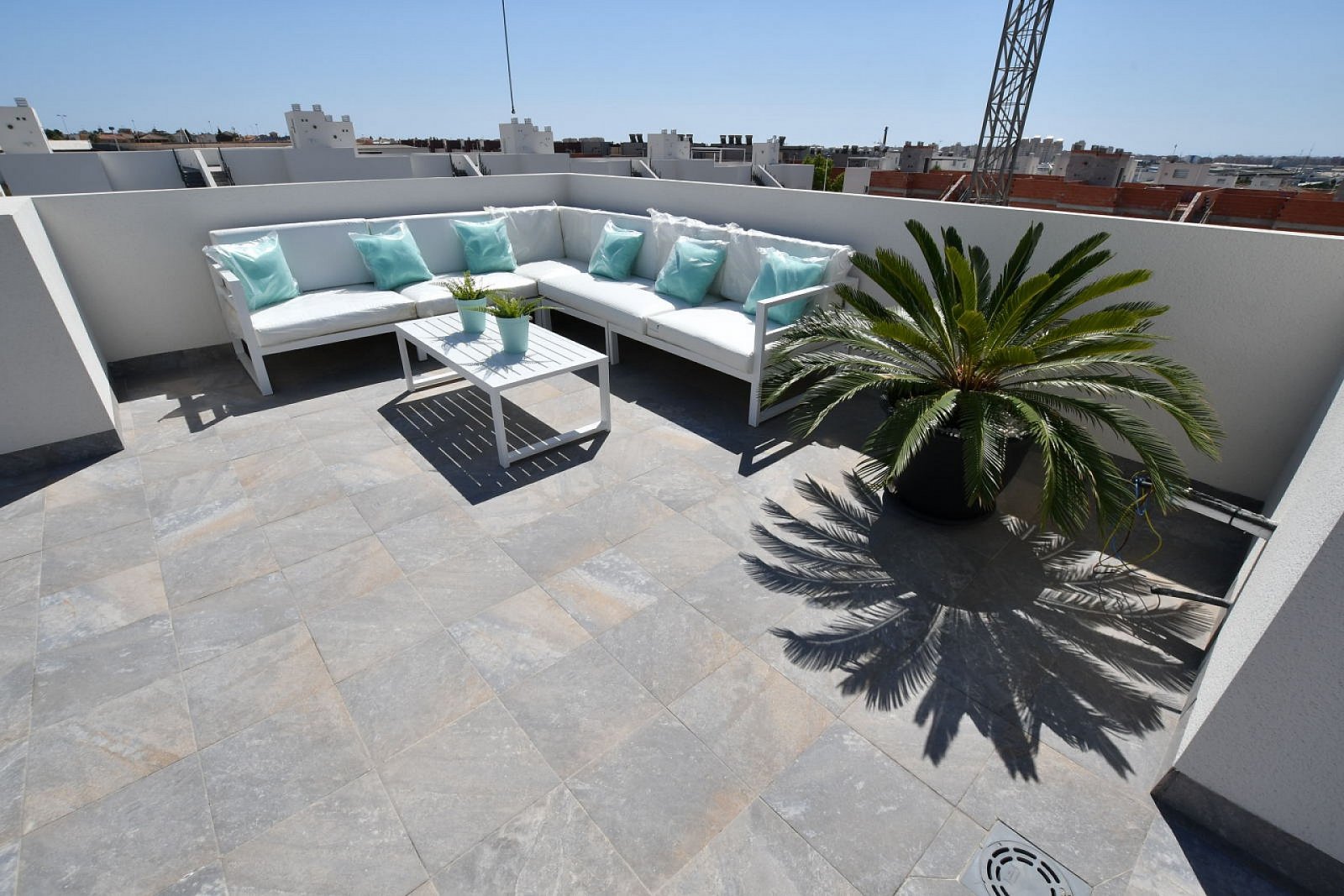 <p>Apartments - solarium provided with 3 Bedrooms and 2 Bathrooms, communal swimming pool and parking spot. </p><p>An exclusive new development in ...
