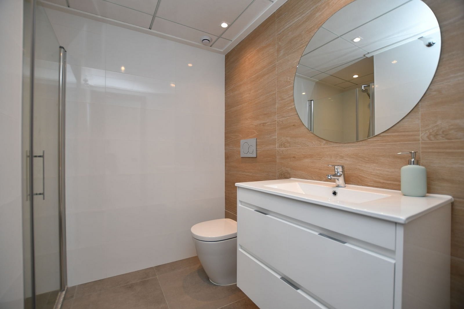 <p>Apartments - solarium provided with 3 Bedrooms and 2 Bathrooms, communal swimming pool and parking spot. </p><p>An exclusive new development in ...