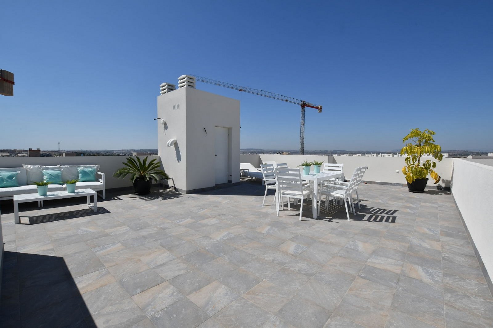 <p>Apartments - solarium provided with 3 Bedrooms and 2 Bathrooms, communal swimming pool and parking spot. </p><p>An exclusive new development in ...