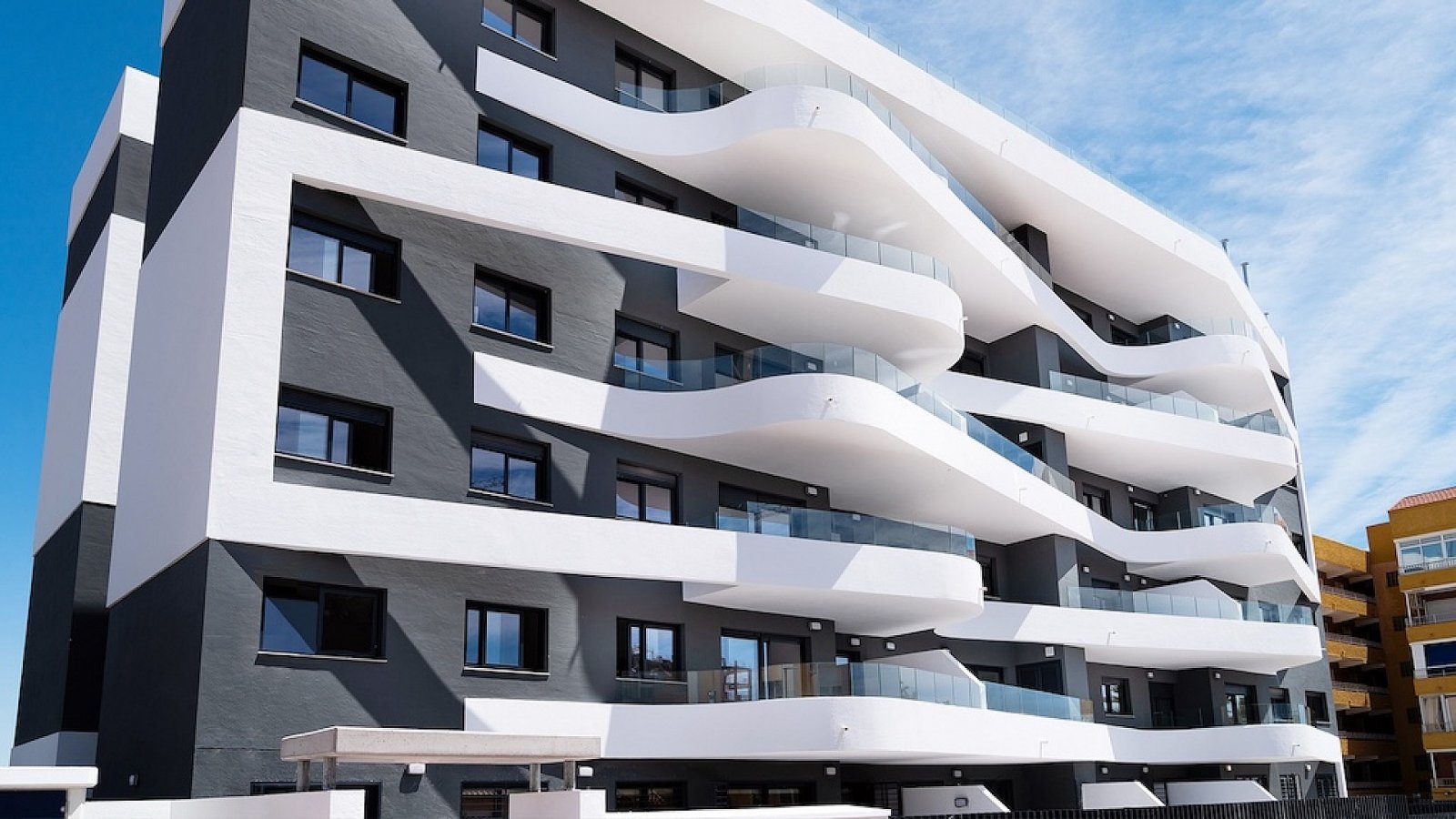 <p>Apartment with garden provided with 3 Bedrooms and 2 Bathrooms, infinity swimming pool and optional underground parking & storage room. </p><p>O...