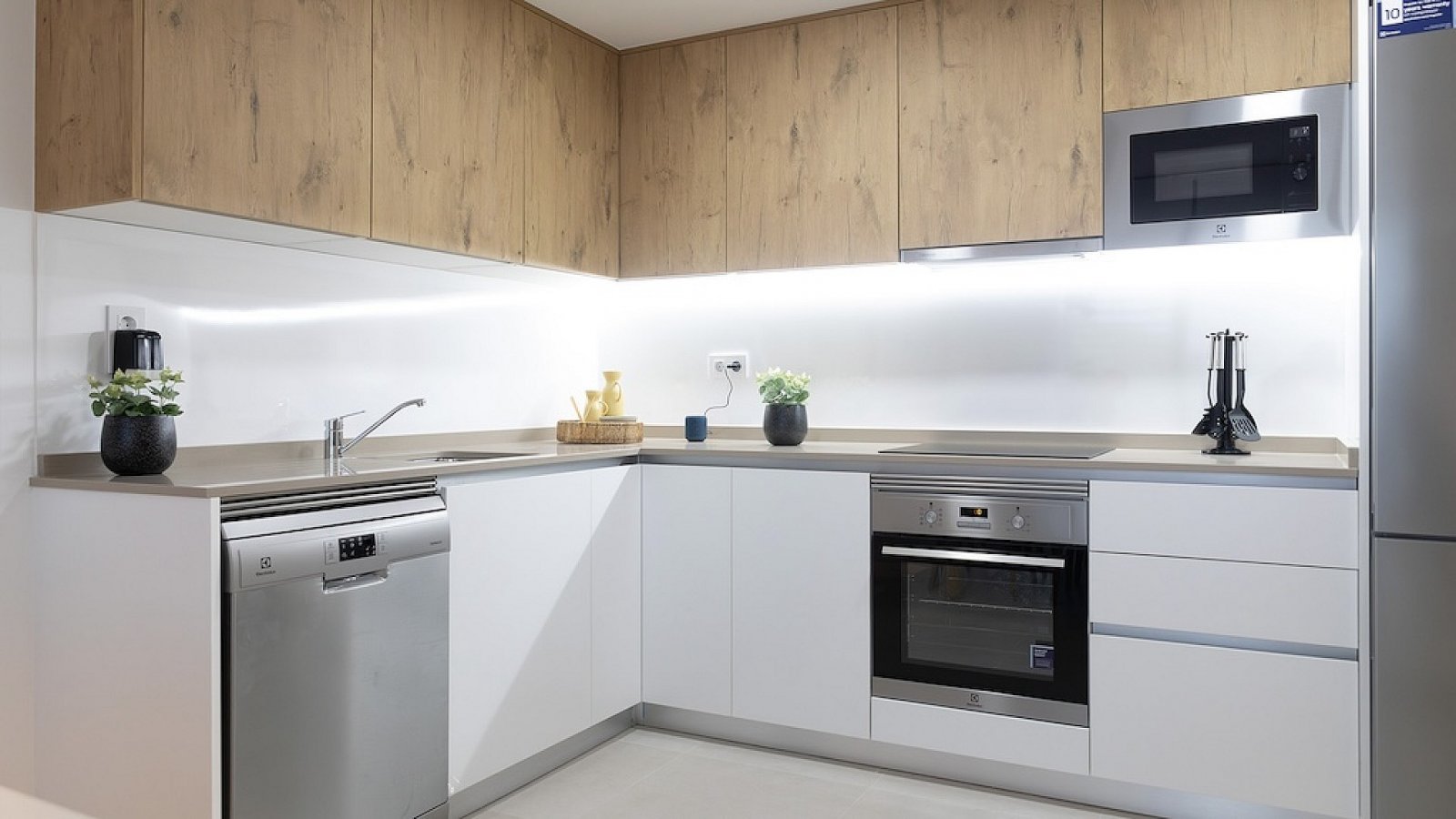 <p>Apartment with garden provided with 3 Bedrooms and 2 Bathrooms, infinity swimming pool and optional underground parking & storage room. </p><p>O...