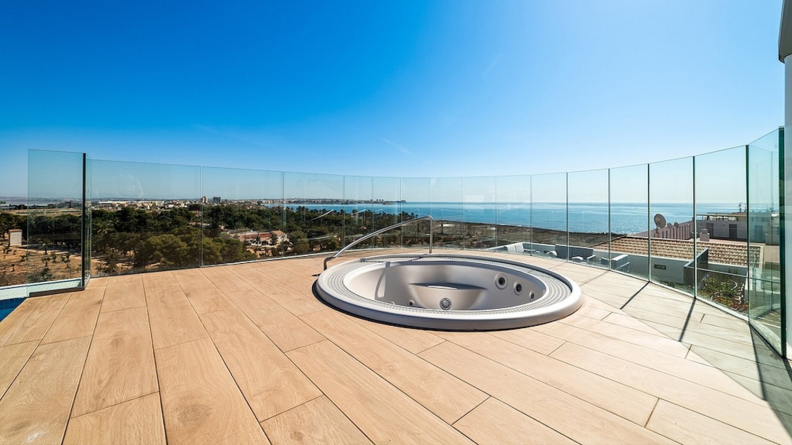 <p>Apartment with garden provided with 3 Bedrooms and 2 Bathrooms, infinity swimming pool and optional underground parking & storage room. </p><p>O...