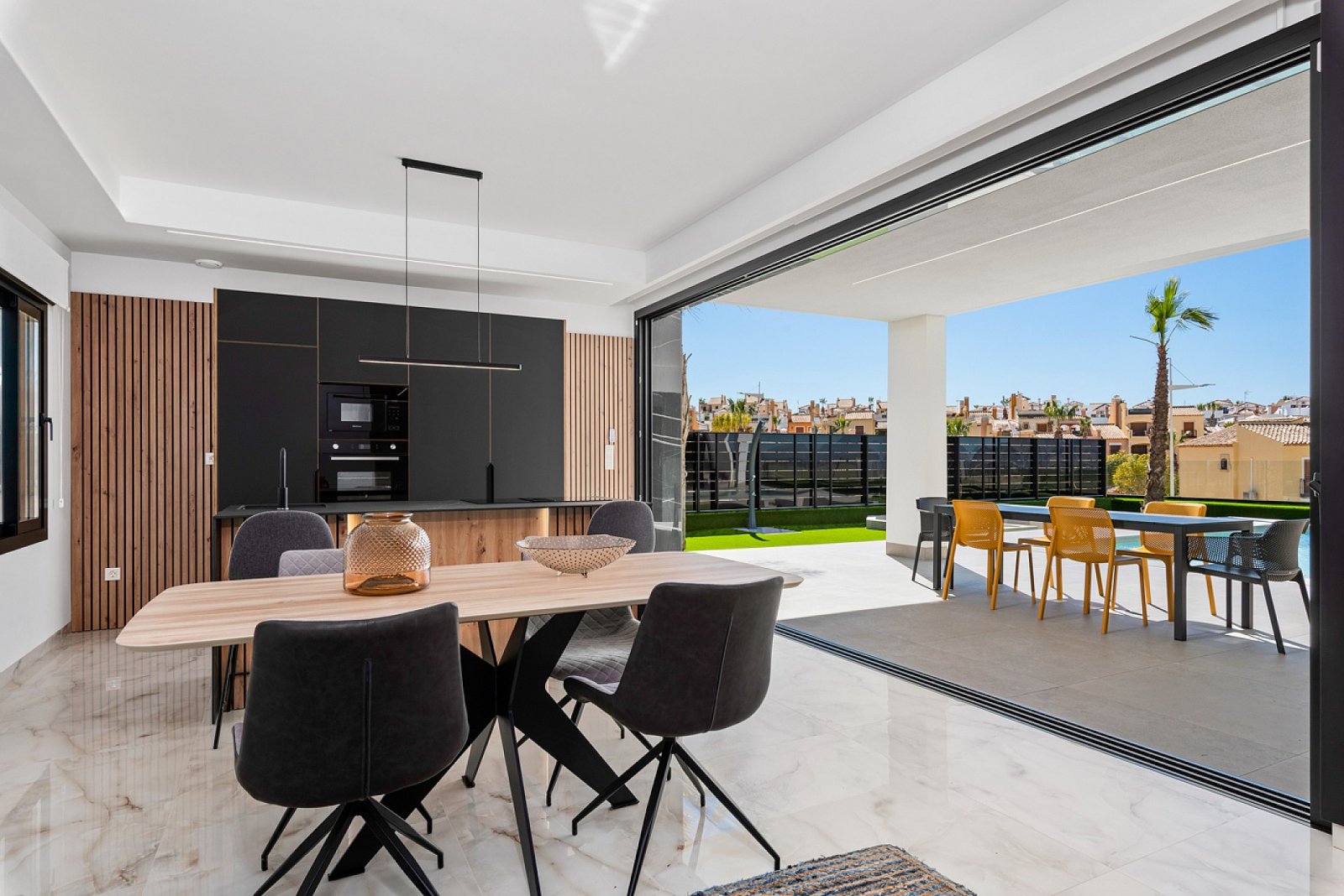 <p>Villa provided with 3 Bedrooms and 2 Bathrooms, private swimming pool and parking space on own plot. </p><p>This project of 40 villas offers the...