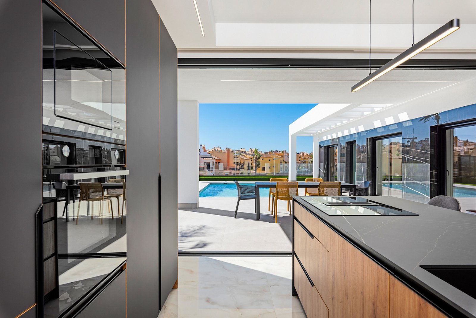 <p>Villa provided with 3 Bedrooms and 2 Bathrooms, private swimming pool and parking space on own plot. </p><p>This project of 40 villas offers the...