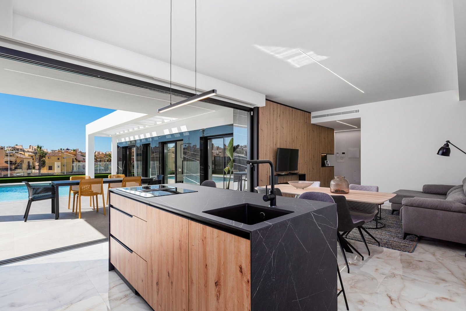 <p>Villa provided with 3 Bedrooms and 2 Bathrooms, private swimming pool and parking space on own plot. </p><p>This project of 40 villas offers the...