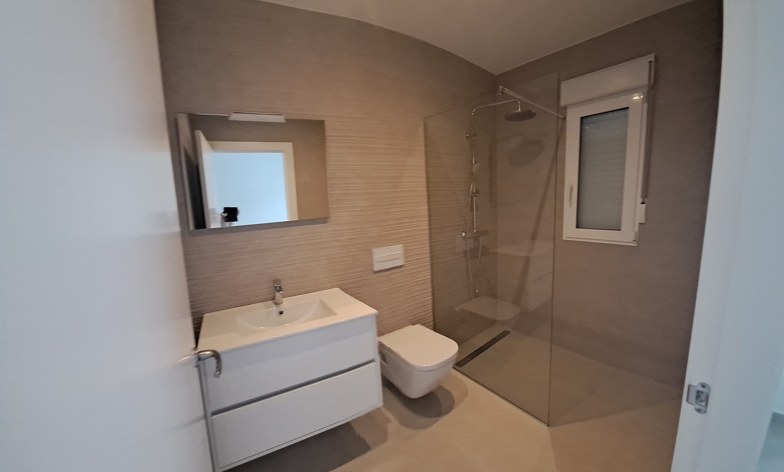 Moderne 3-Zimmer-Villa mit Pool & Solarium