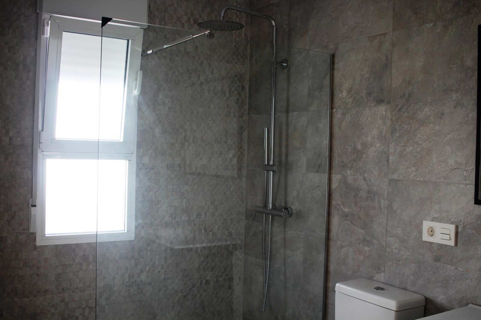 <p>Villa provided with 3 Bedrooms and 2 Bathrooms, private swimming pool and parking space on own plot. </p><p>We are delighted to present you this...