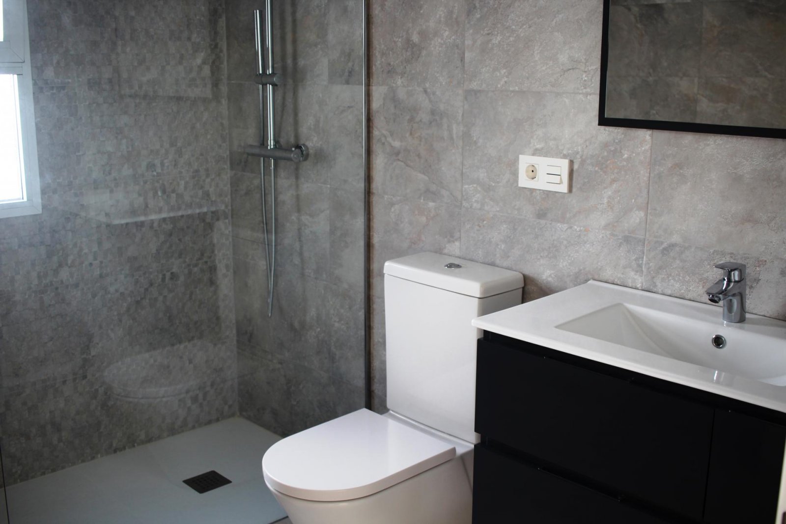 <p>Villa provided with 3 Bedrooms and 2 Bathrooms, private swimming pool and parking space on own plot. </p><p>We are delighted to present you this...