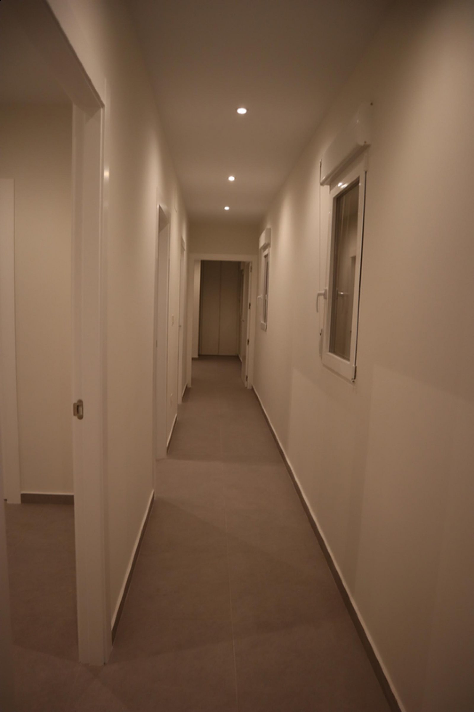 Moderne Neubau-Villa mit Pool & Traumgrundstück