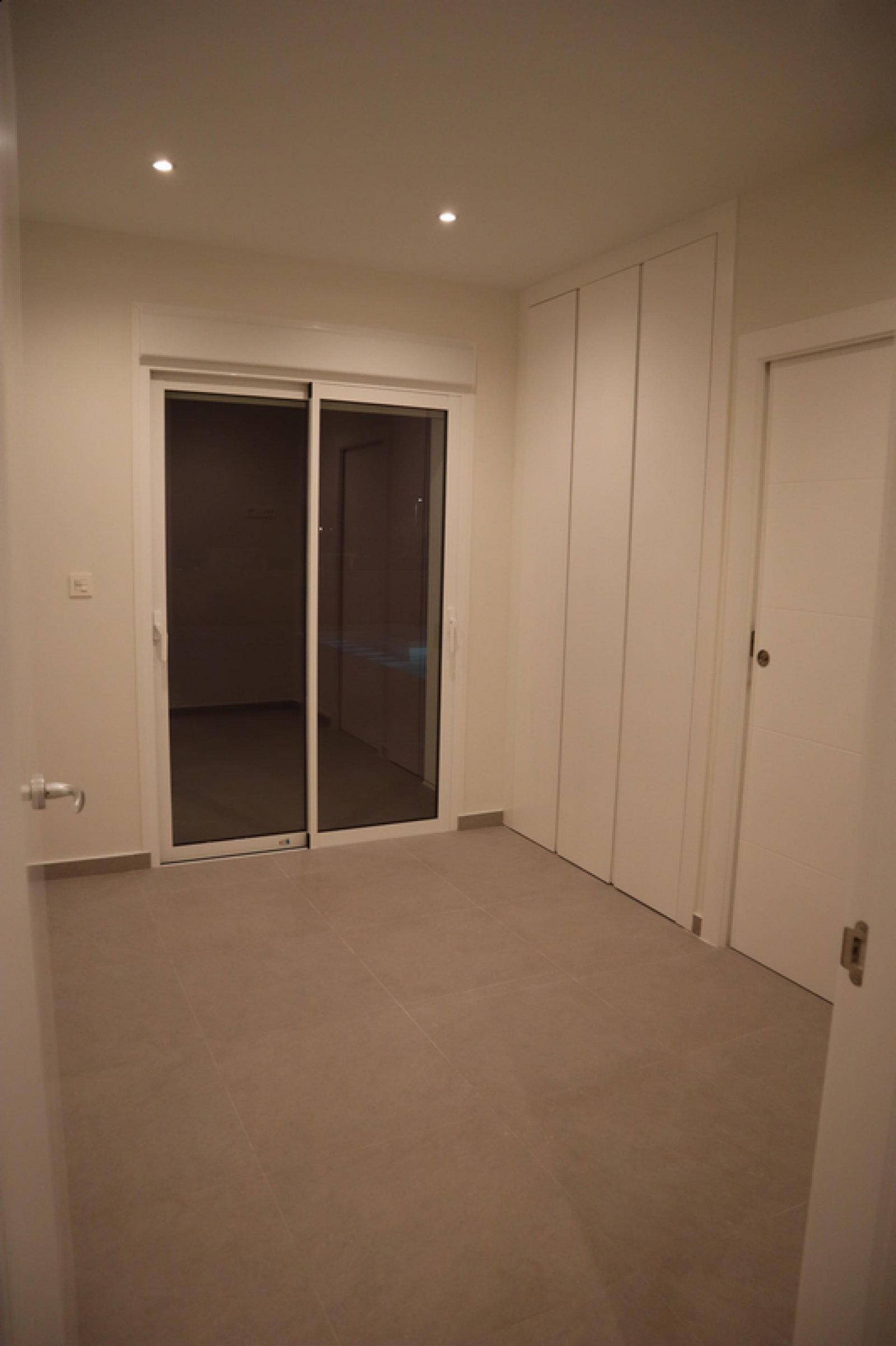 Moderne Neubau-Villa mit Pool & Traumgrundstück