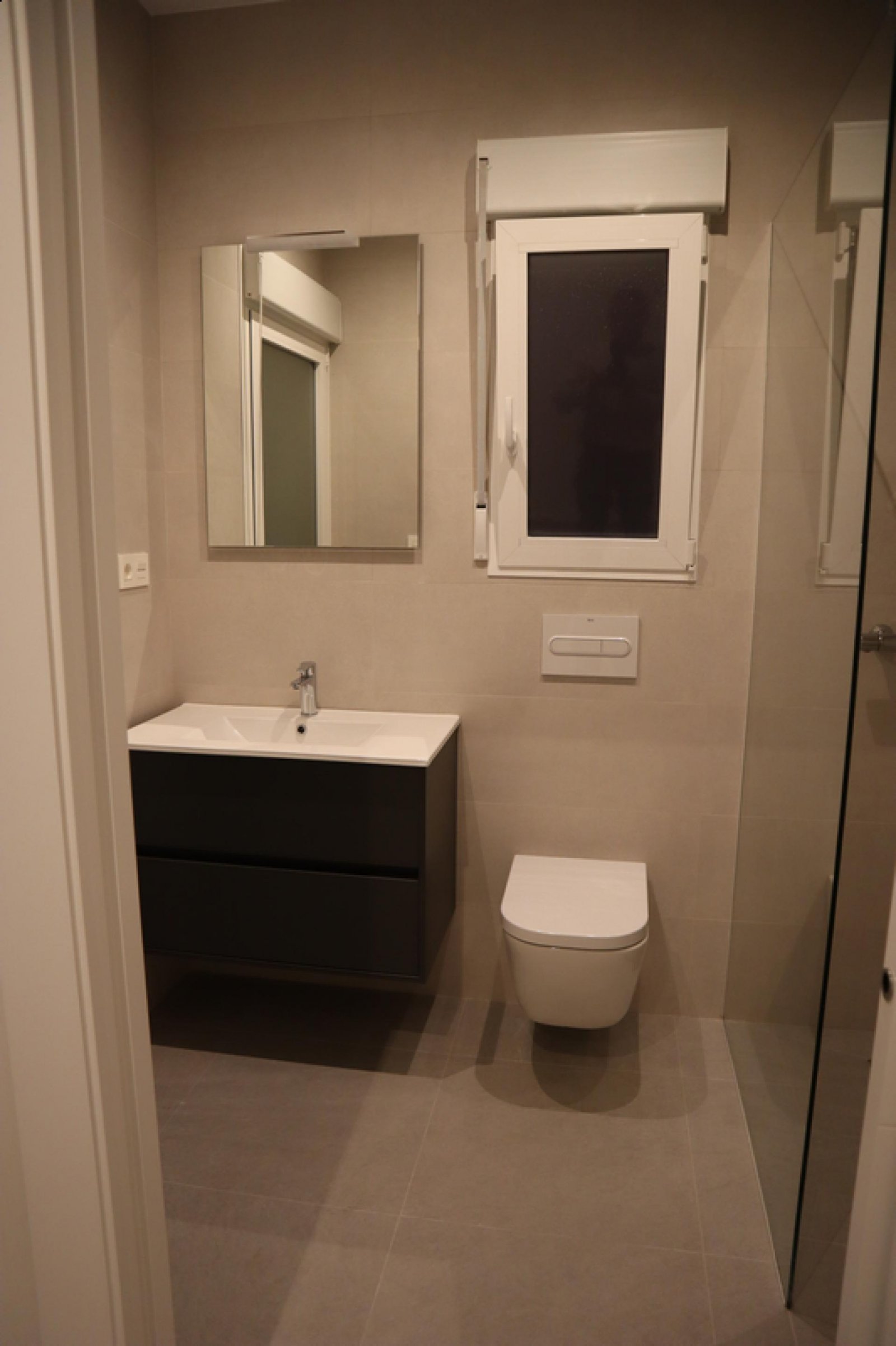 Moderne Neubau-Villa mit Pool & Traumgrundstück