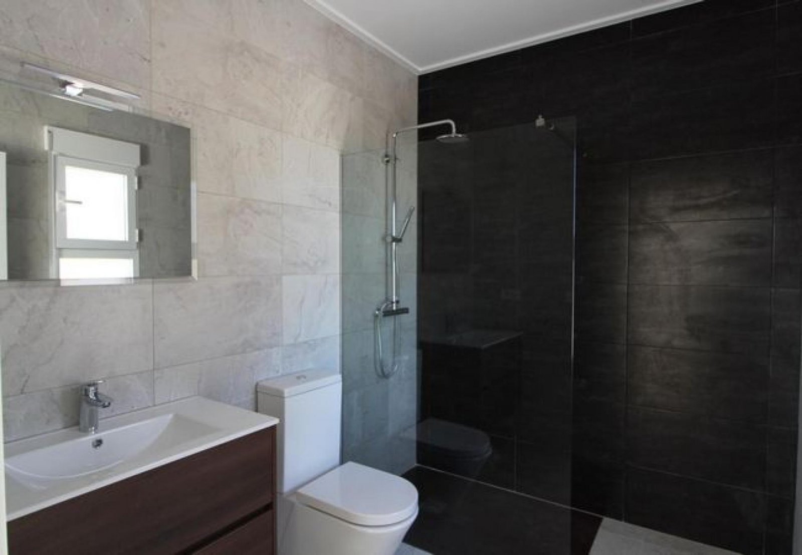 <p>Villa provided with 3 Bedrooms and 2 Bathrooms, optional swimming pool and carport. </p><p>Want to realise your own ideas? Then build your own v...