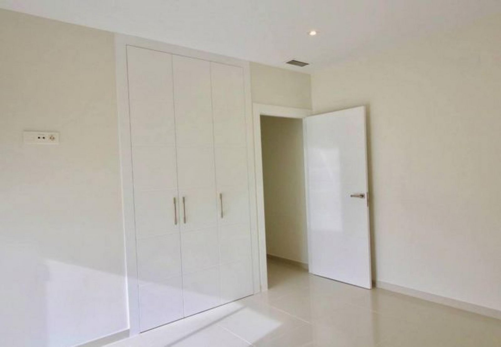 <p>Villa provided with 3 Bedrooms and 2 Bathrooms, optional swimming pool and carport. </p><p>Want to realise your own ideas? Then build your own v...