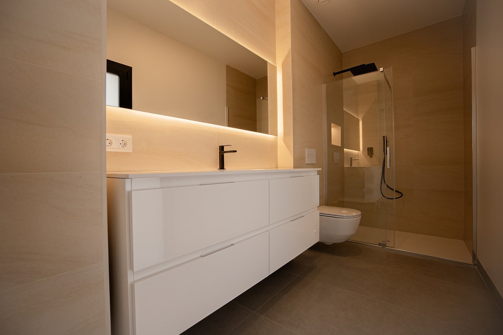 Moderne Villa mit Terrasse & Garten