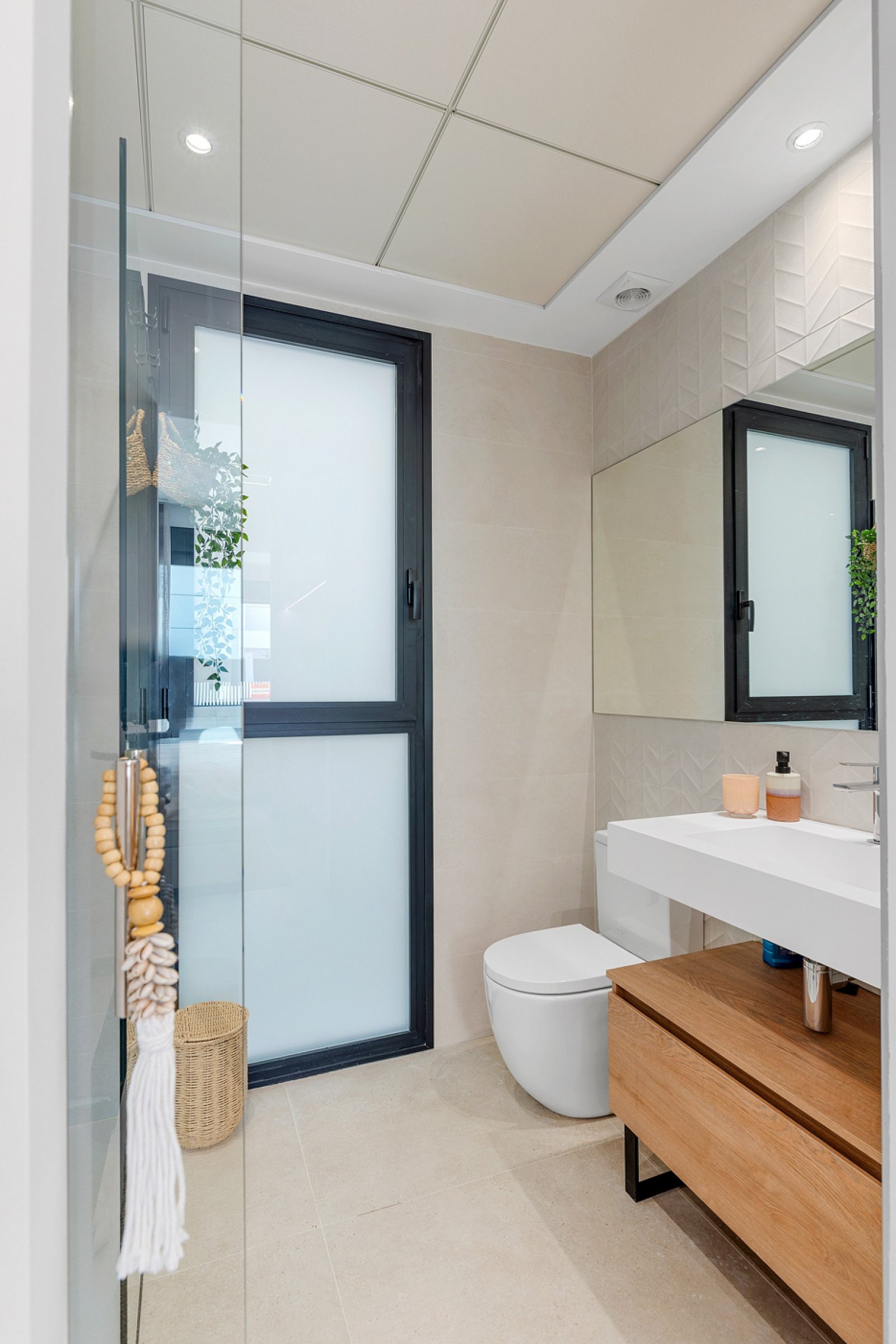 <p>Villa with basement provided with 3 Bedrooms and 2 Bathrooms, private swimming pool and parking space on own plot. </p><p>New complex of innovat...