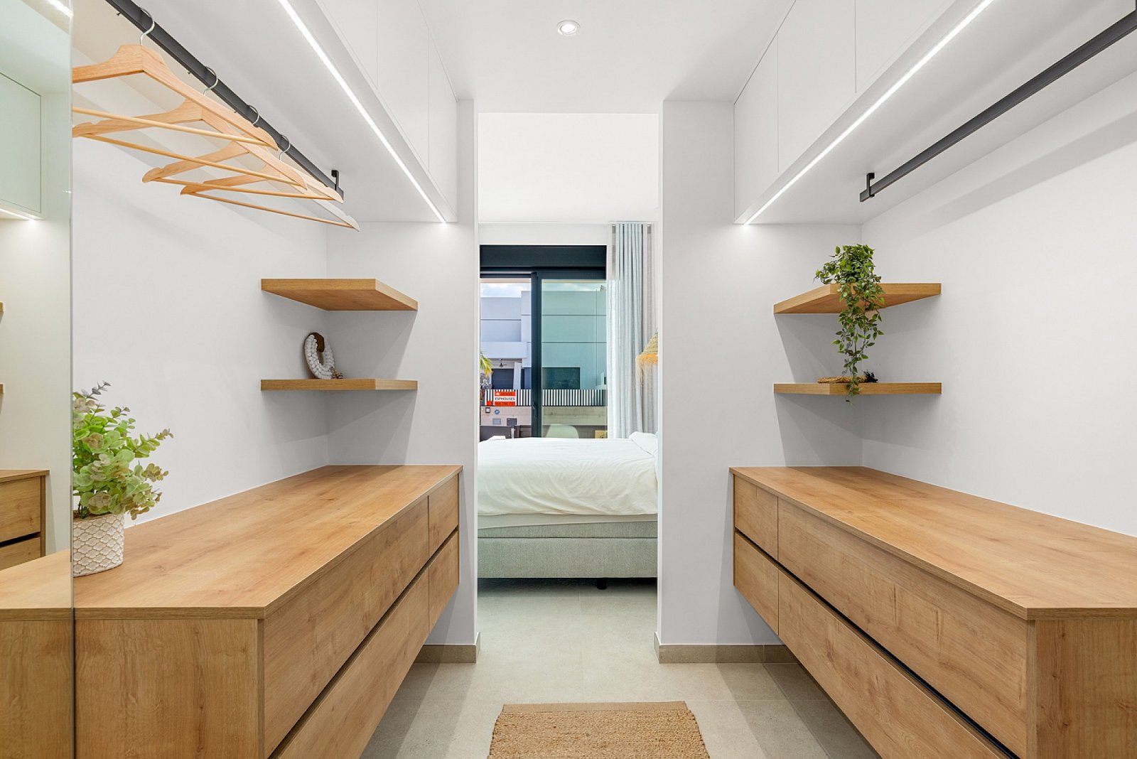 <p>Villa with basement provided with 3 Bedrooms and 2 Bathrooms, private swimming pool and parking space on own plot. </p><p>New complex of innovat...