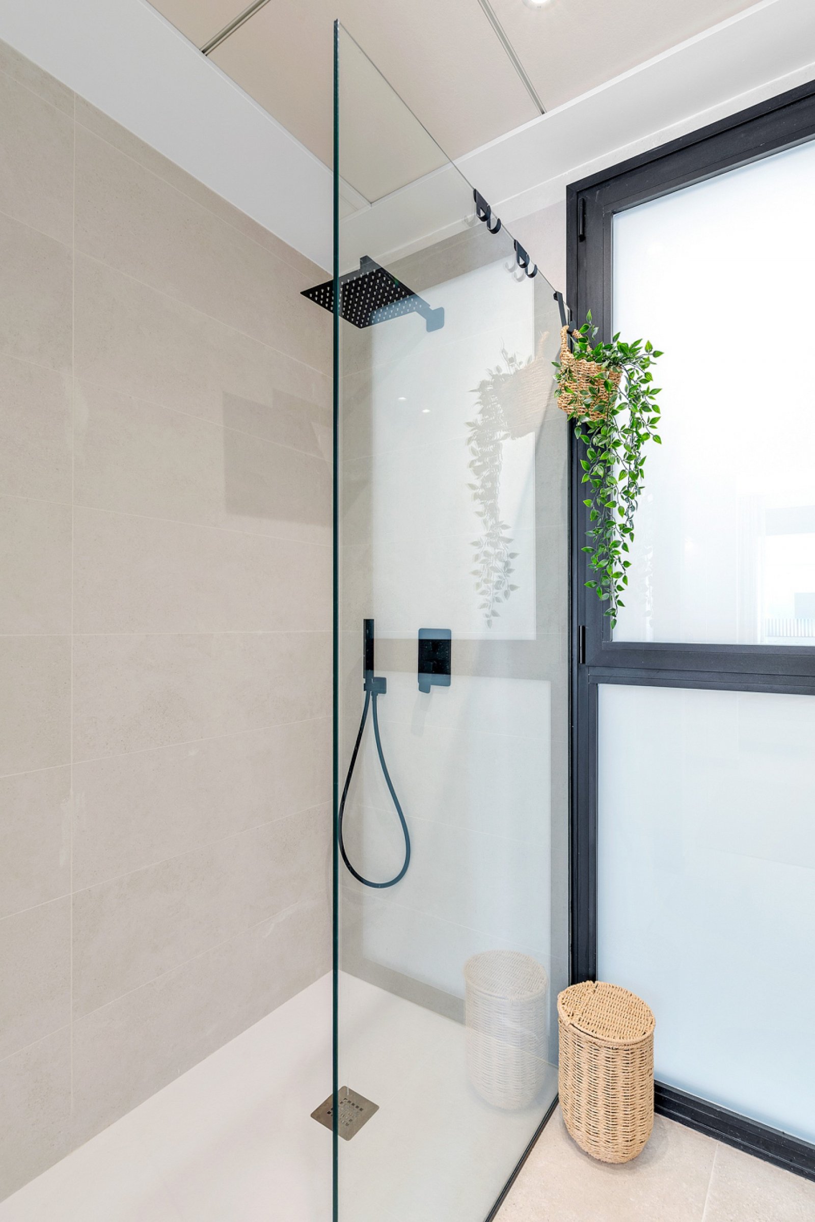 <p>Villa with basement provided with 3 Bedrooms and 2 Bathrooms, private swimming pool and parking space on own plot. </p><p>New complex of innovat...