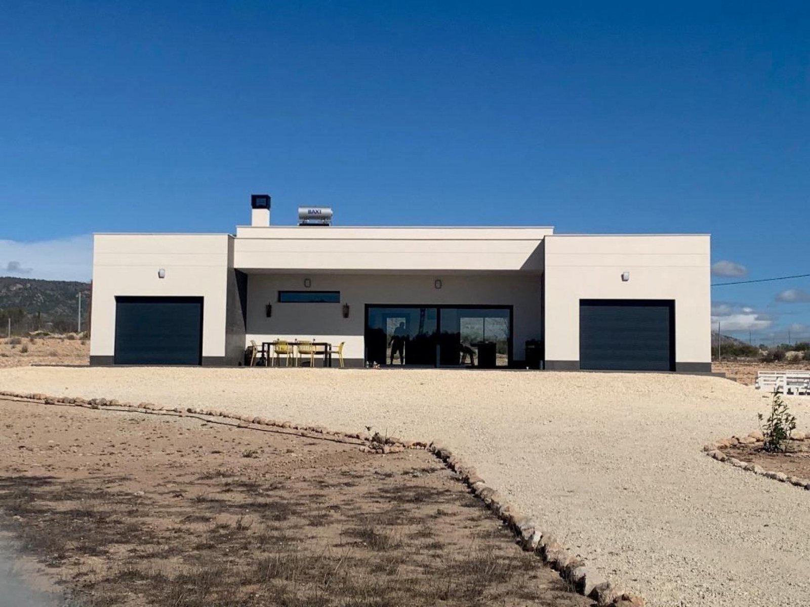 Pinoso: <p>Villa provided with 3 Bedrooms and 2 Bathrooms, private swimming pool and parking space on own plot. </p><p>Modern New Build Villa in various co... 