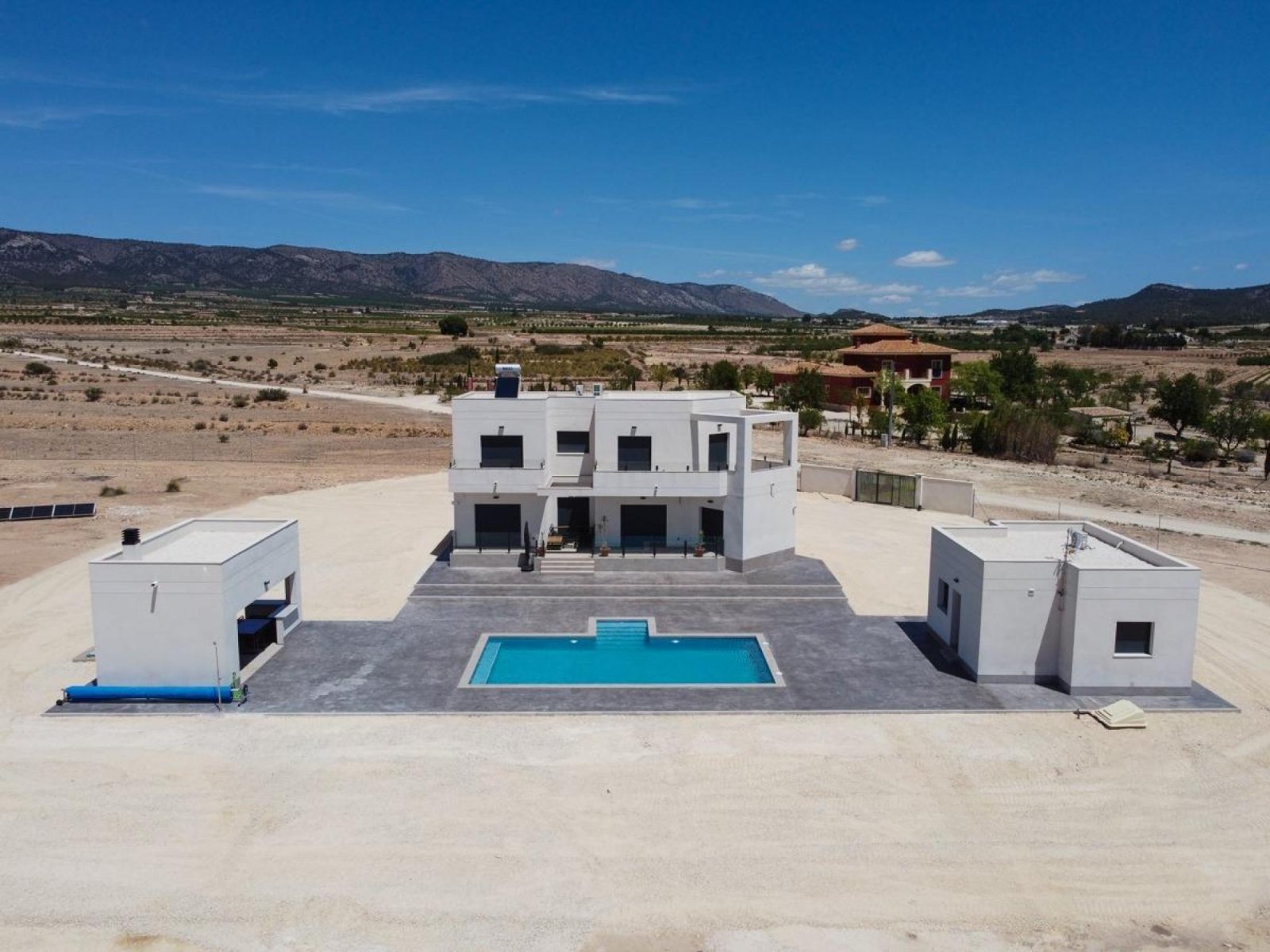 <p>Villa provided with 3 Bedrooms and 2 Bathrooms, optional swimming pool and parking space on own plot. </p><p>Modern New Build Villa in various c...