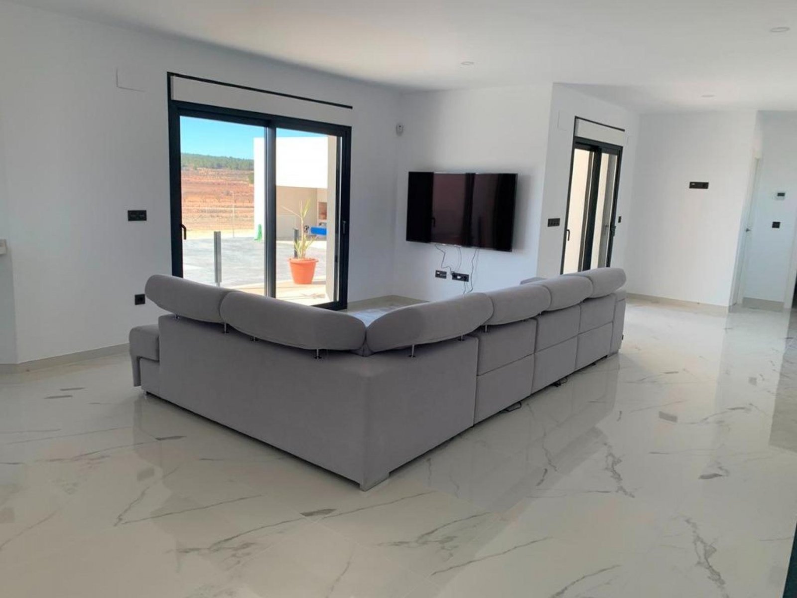 <p>Villa provided with 3 Bedrooms and 2 Bathrooms, optional swimming pool and parking space on own plot. </p><p>Modern New Build Villa in various c...