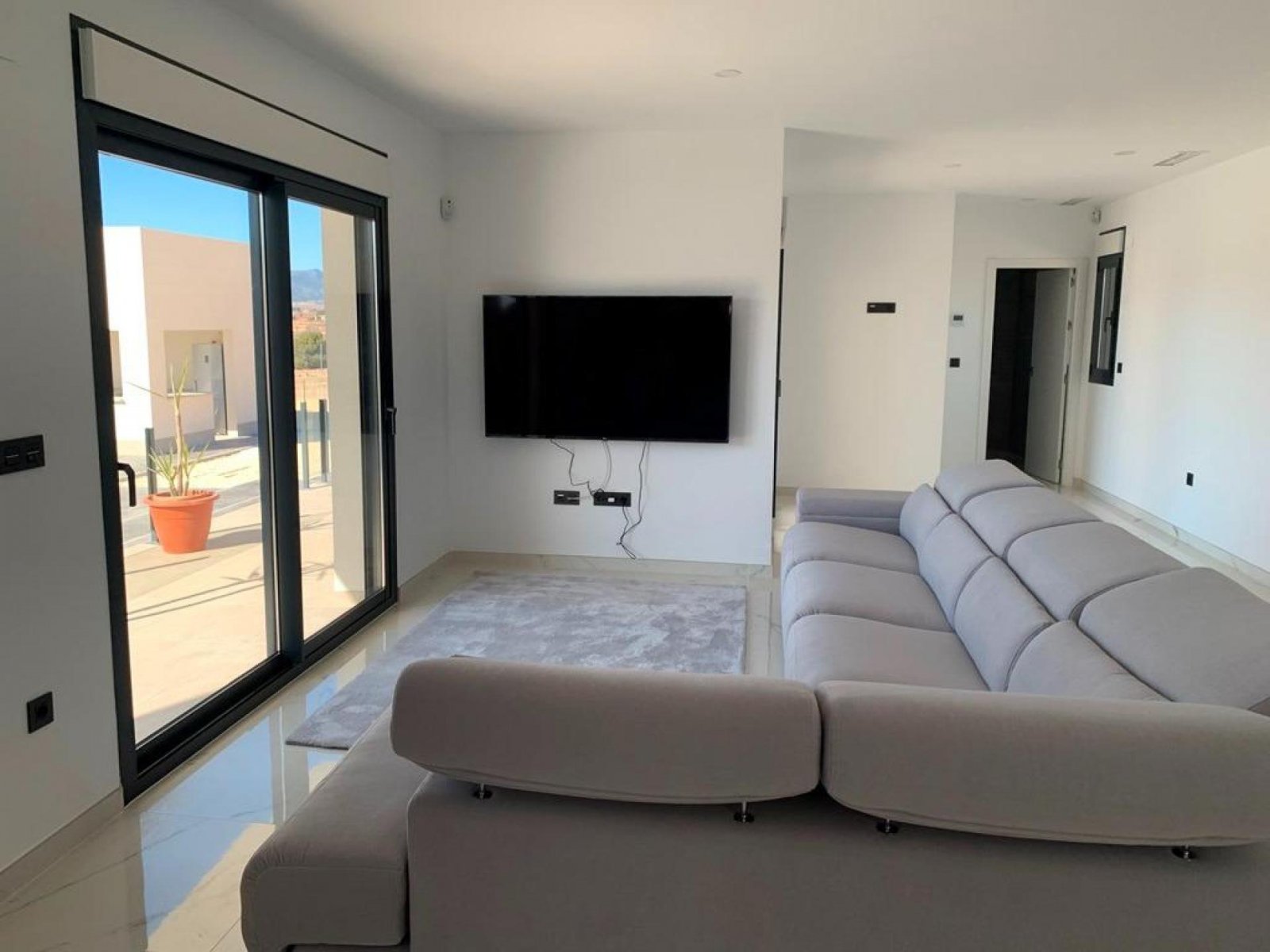 <p>Villa provided with 3 Bedrooms and 2 Bathrooms, optional swimming pool and parking space on own plot. </p><p>Modern New Build Villa in various c...