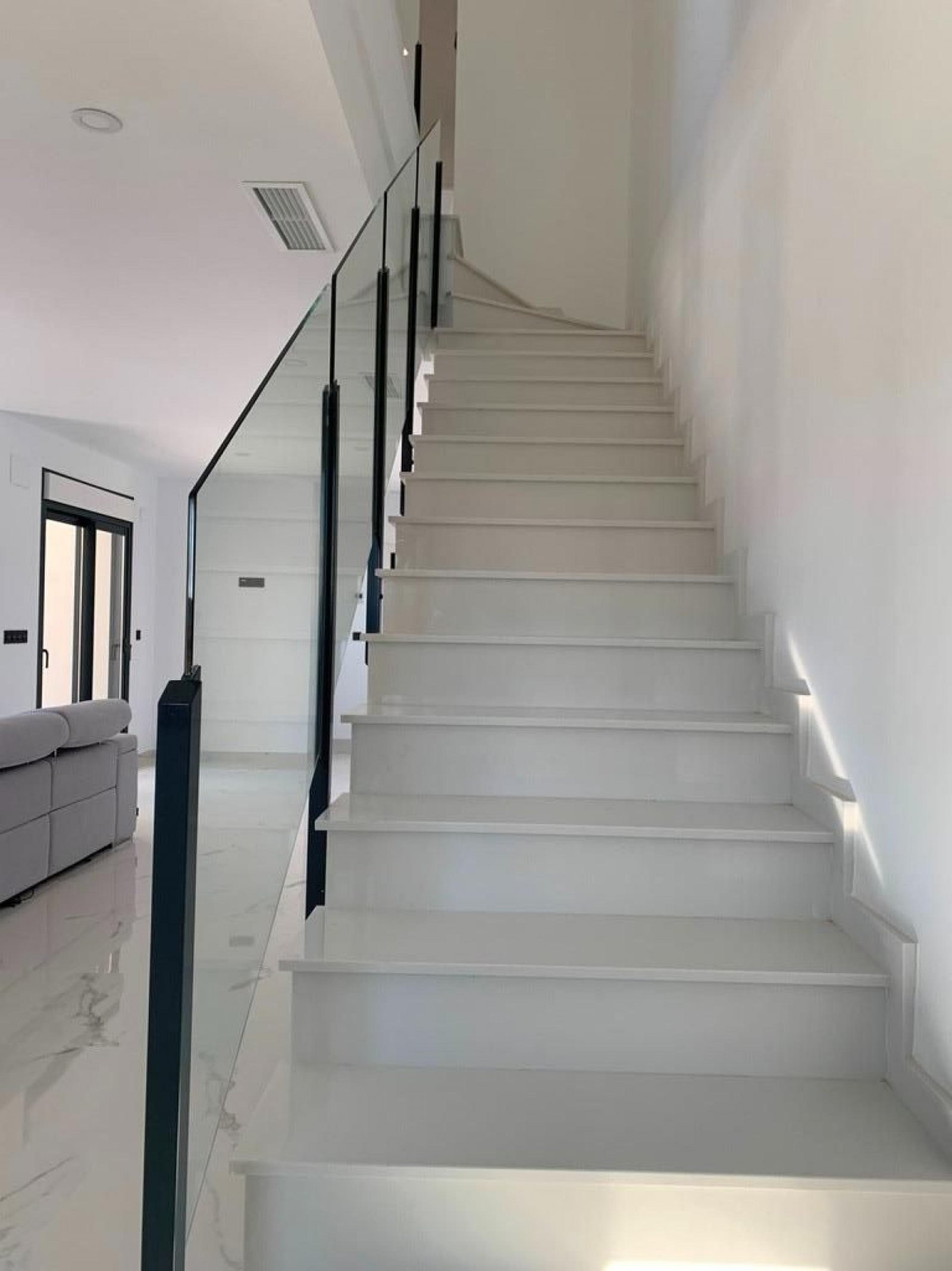 <p>Villa provided with 3 Bedrooms and 2 Bathrooms, optional swimming pool and parking space on own plot. </p><p>Modern New Build Villa in various c...