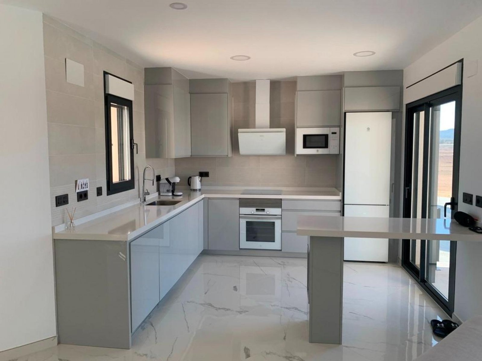 <p>Villa provided with 3 Bedrooms and 2 Bathrooms, optional swimming pool and parking space on own plot. </p><p>Modern New Build Villa in various c...