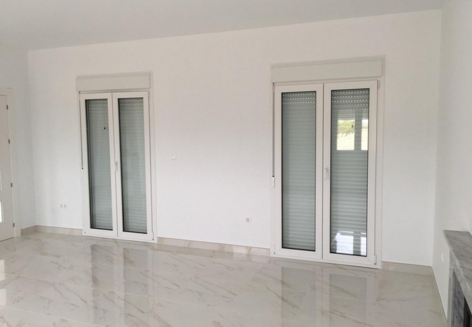 Maßgeschneiderte Villen mit Pool und Gästehaus in Alicante