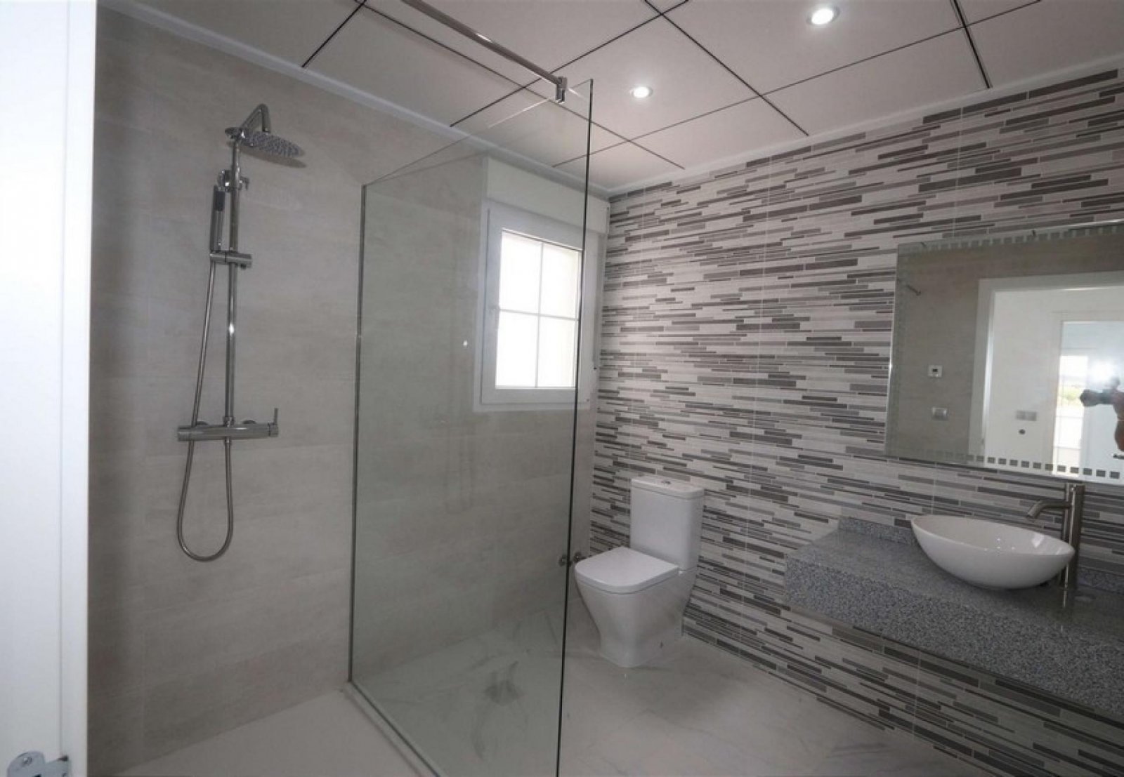 Maßgeschneiderte Villen mit Pool und Gästehaus in Alicante