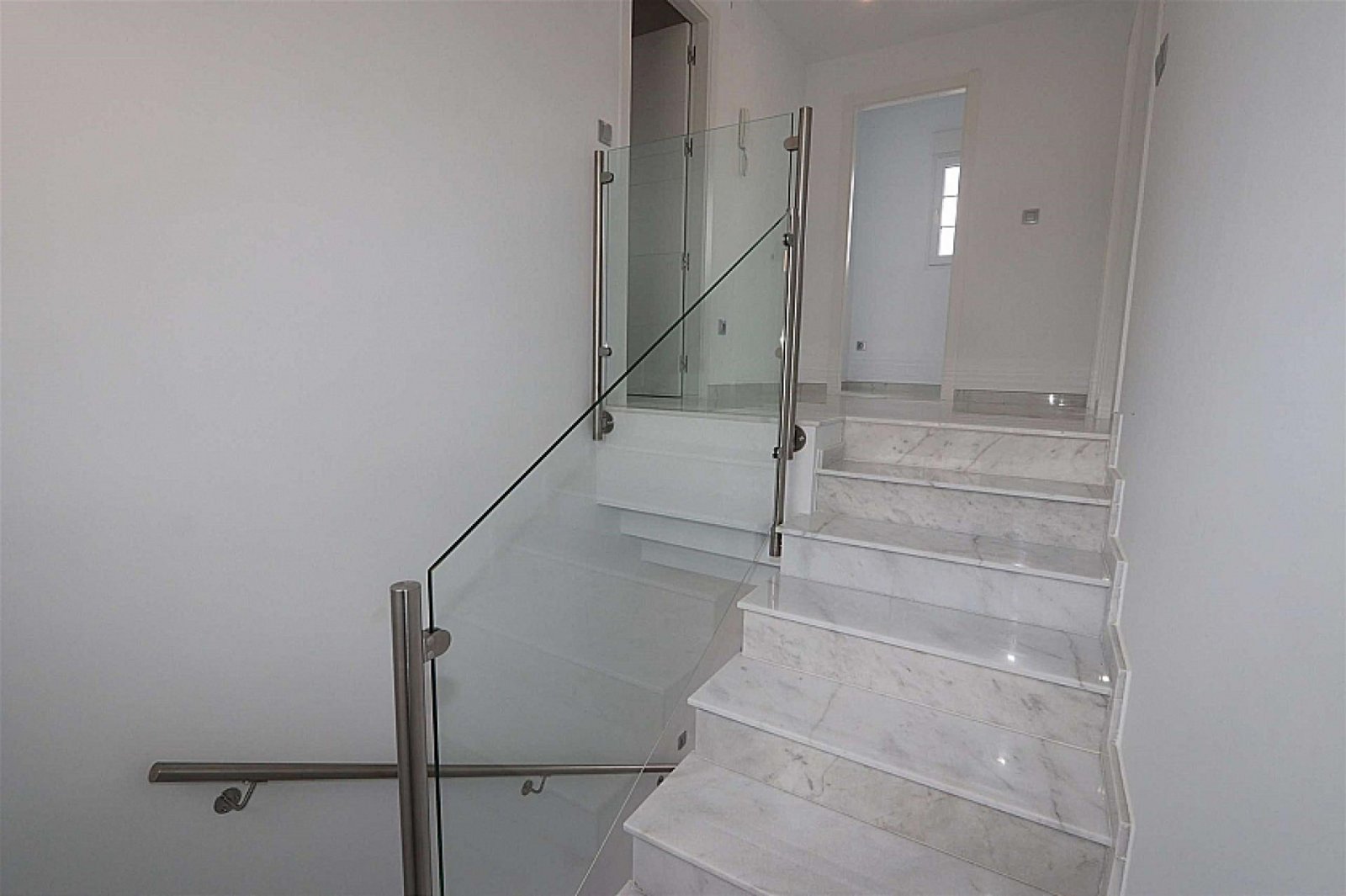 Maßgeschneiderte Villen mit Pool und Gästehaus in Alicante