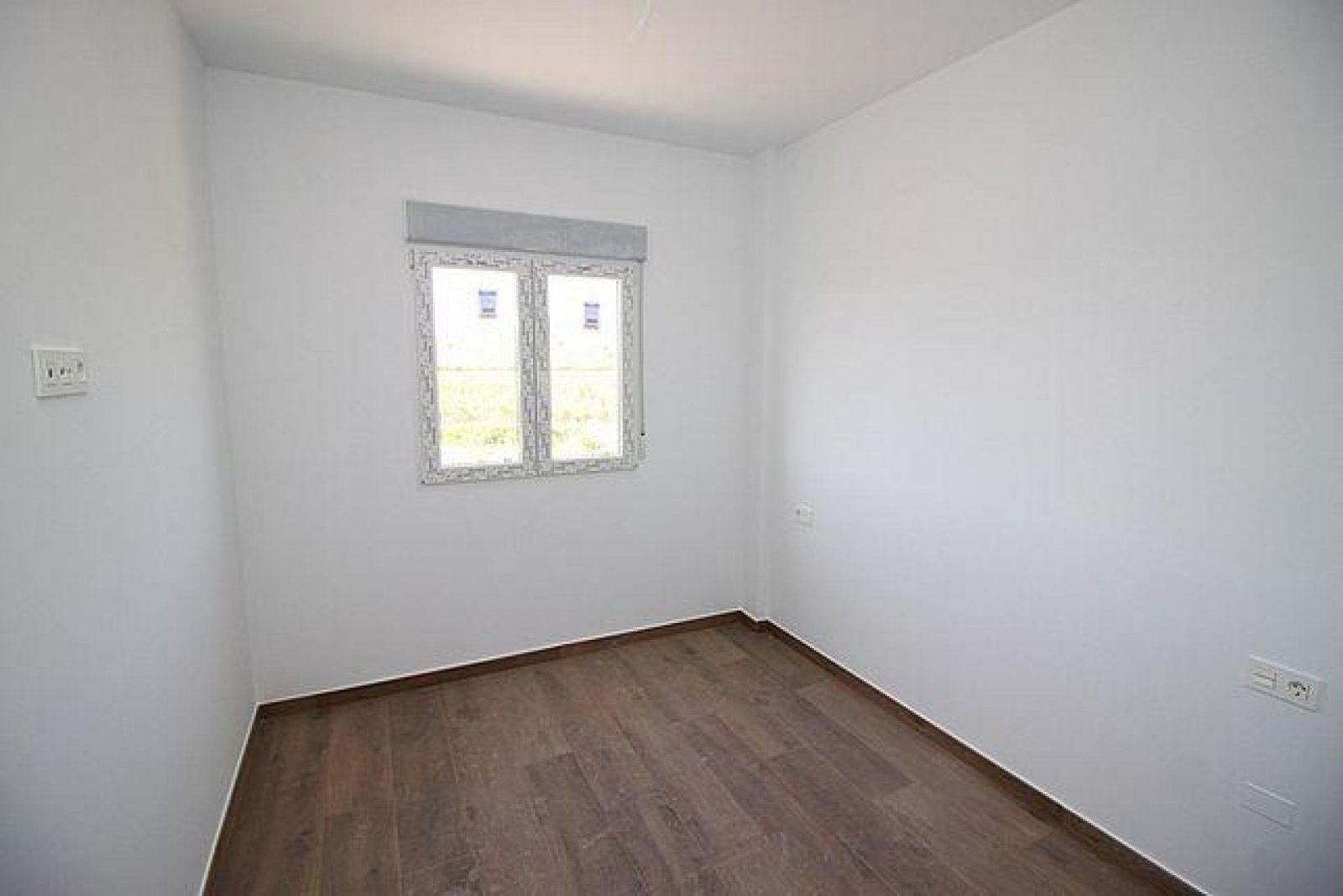 Maßgeschneiderte Villen mit Pool und Gästehaus in Alicante