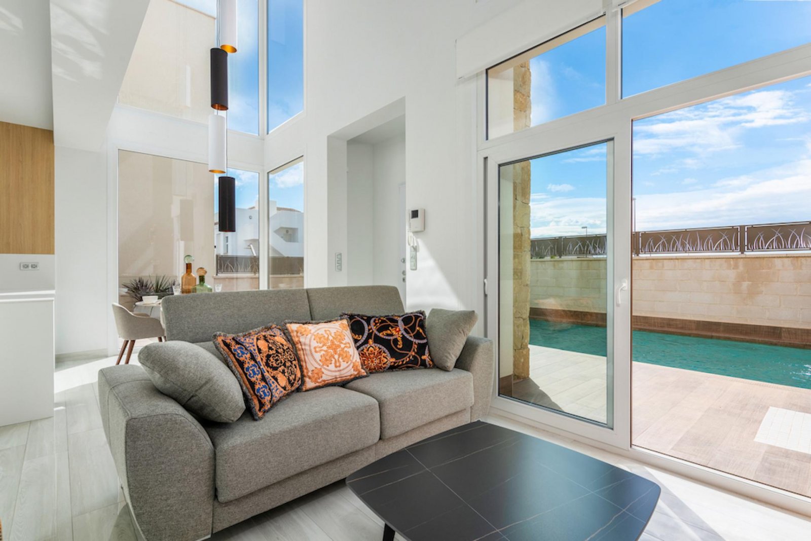 <p>Villa provided with 3 Bedrooms and 3 Bathrooms, private swimming pool and parking space on own plot. </p><p>This new residence consists of 11 in...