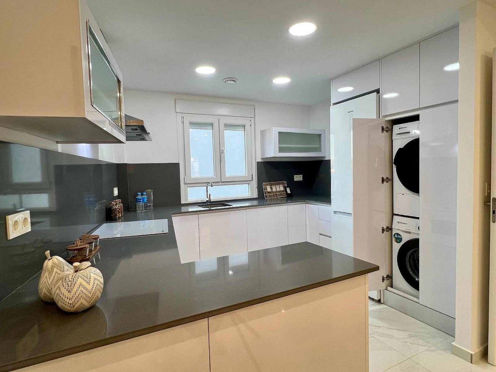 <p>Apartment with terrace provided with 2 Bedrooms and 1 Bathrooms, communal swimming pool and no parking place. </p><p>Discover a small-scale proj...